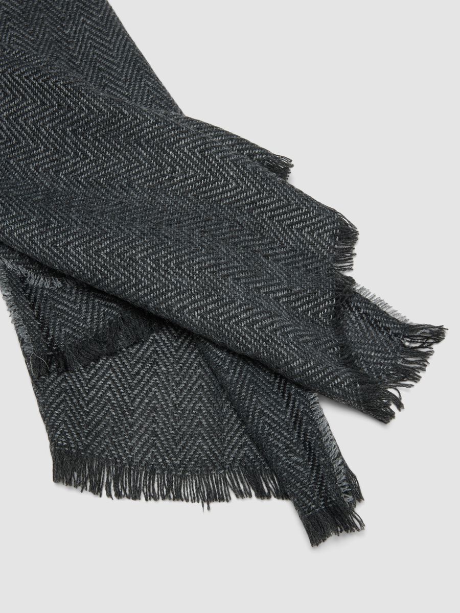 Grey herringbone scarf with fringed ends_2