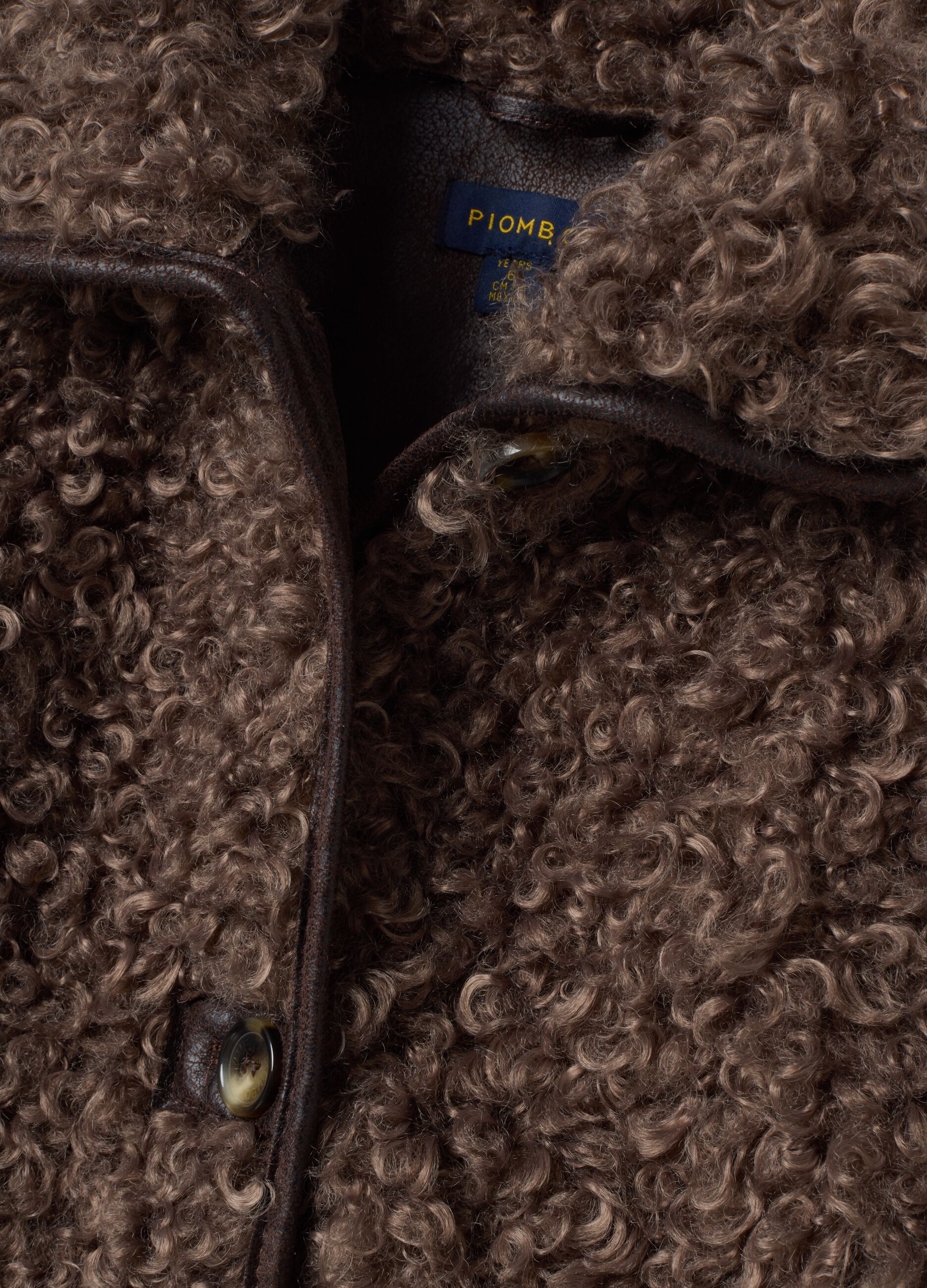 Giacca grigia effetto peluche con bottoni