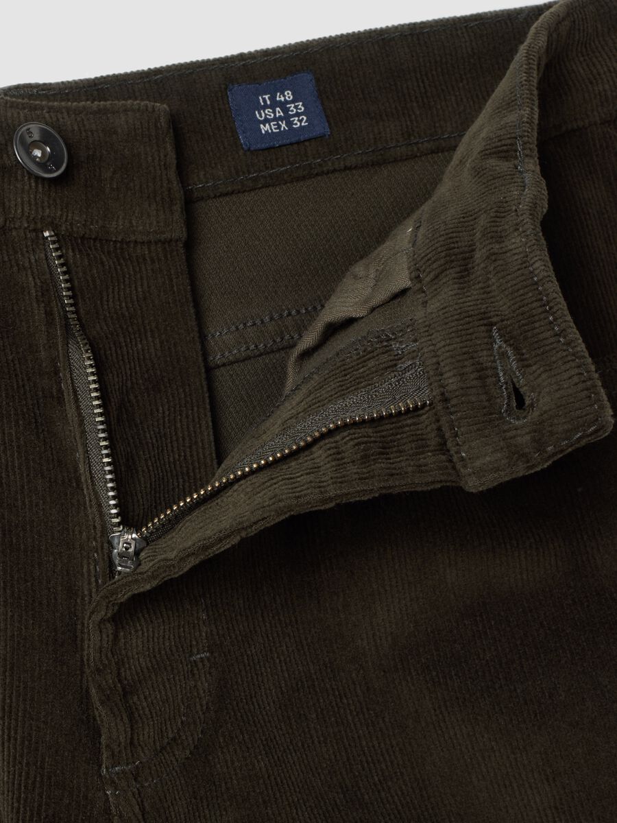 Pantaloni verdi in cotone elasticizzato a coste regular fit_1