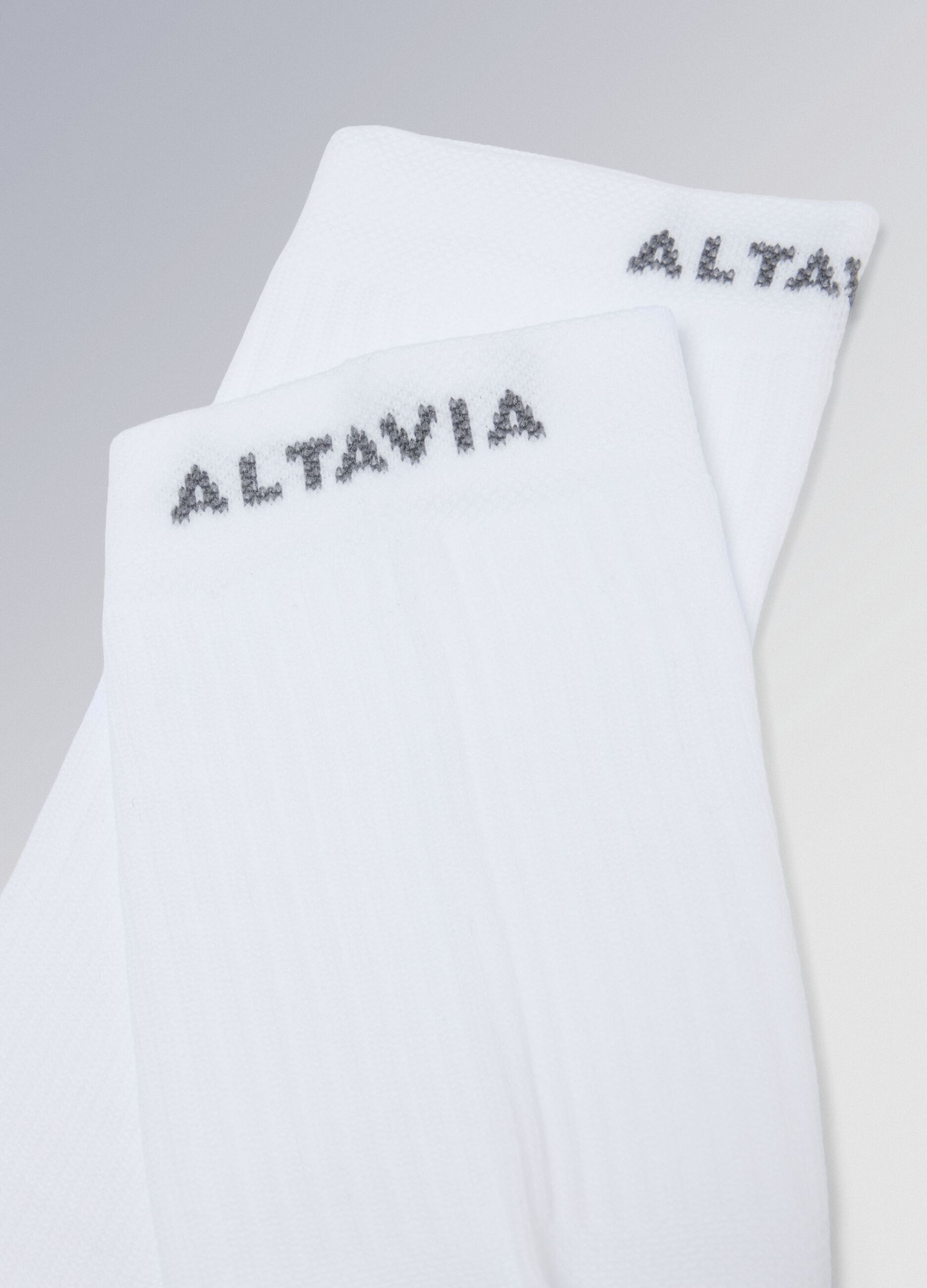 عبوة من زوجين من جوارب ALTAVIA COURT الرياضية القابلة للتهوية من قماش مطاطي