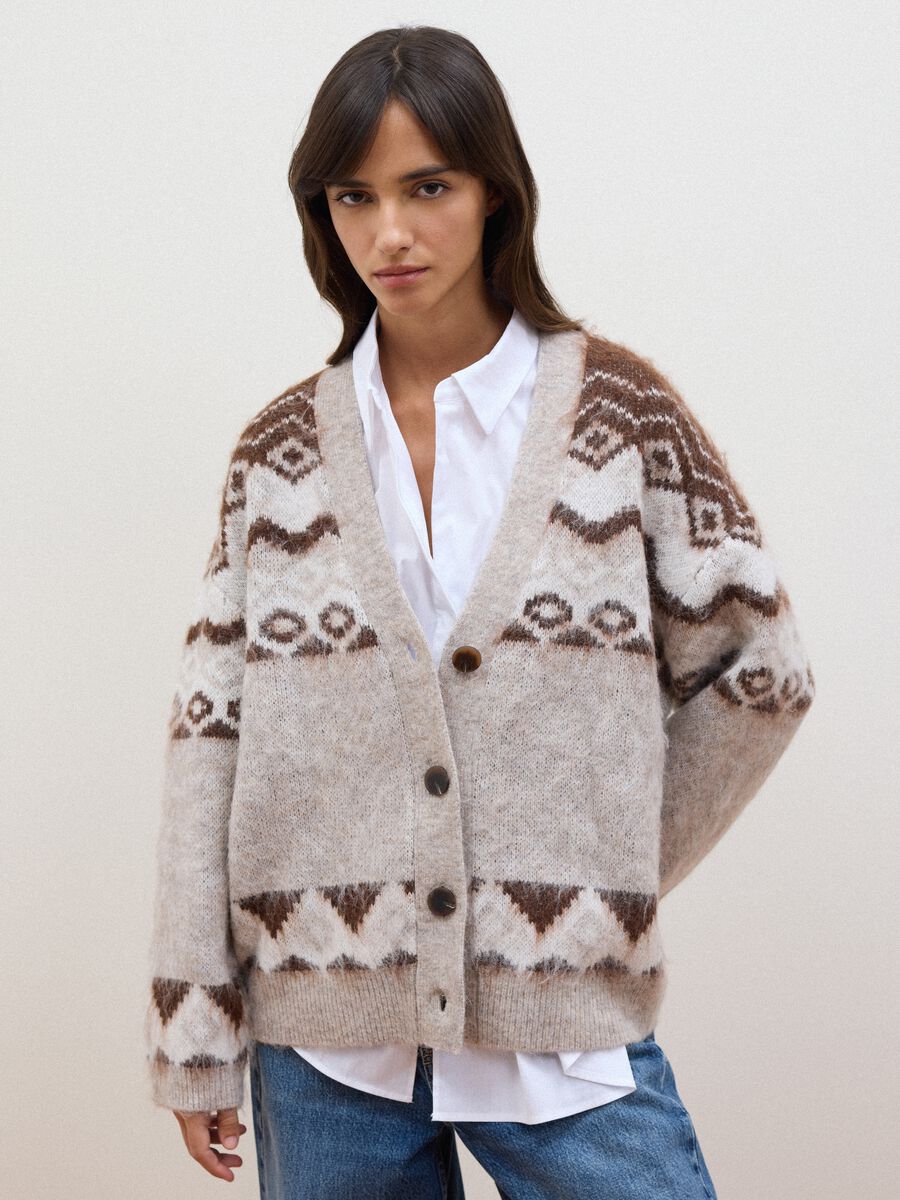 Beige wool and alpaca-blend cardigan with deep V-neck, oversized fit_2