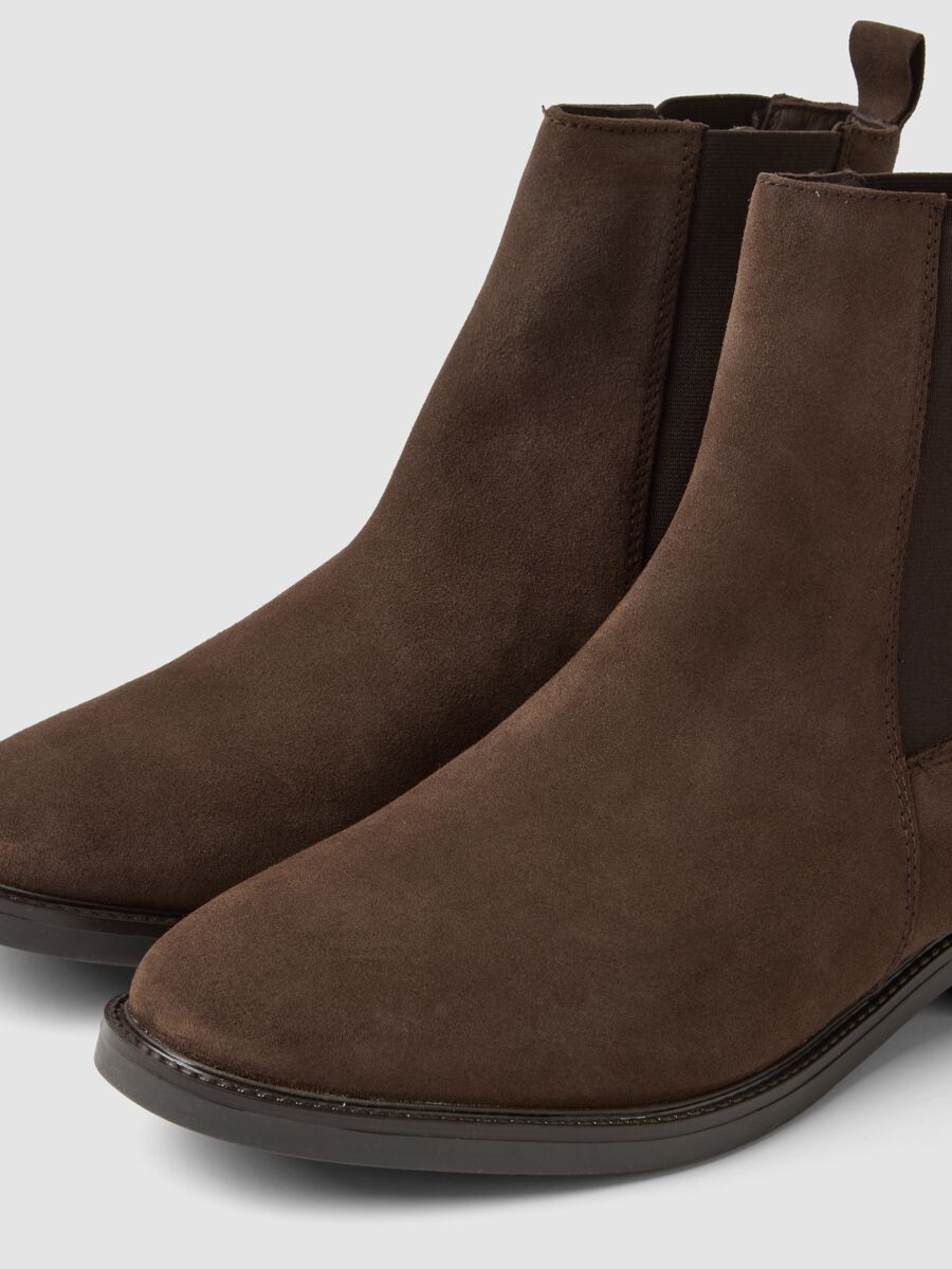 Brown leather Chelsea boots_1