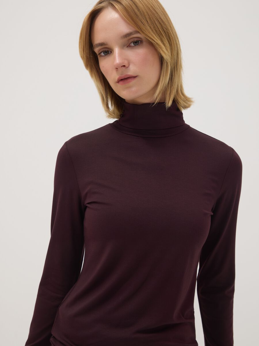 Purple stretch viscose top with raised collar, regular fit_1