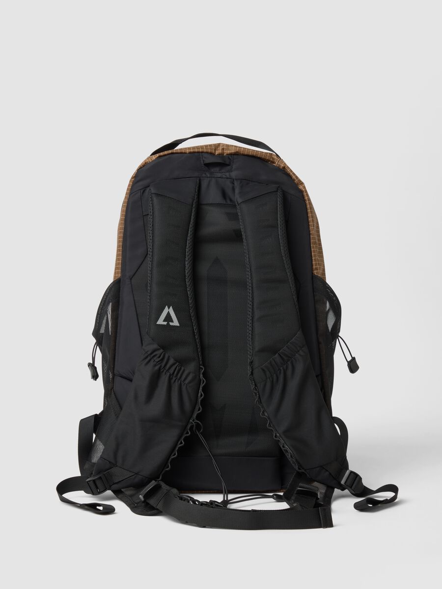 ALTAVIA 25L Water-Resistant Outdoor Backpack &ndash; WITH DEBORAH COMPAGNONI_2