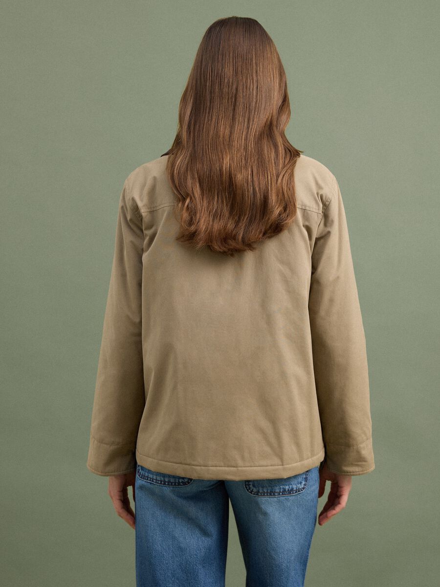 Beige regular-fit shacket with contrast collar_3