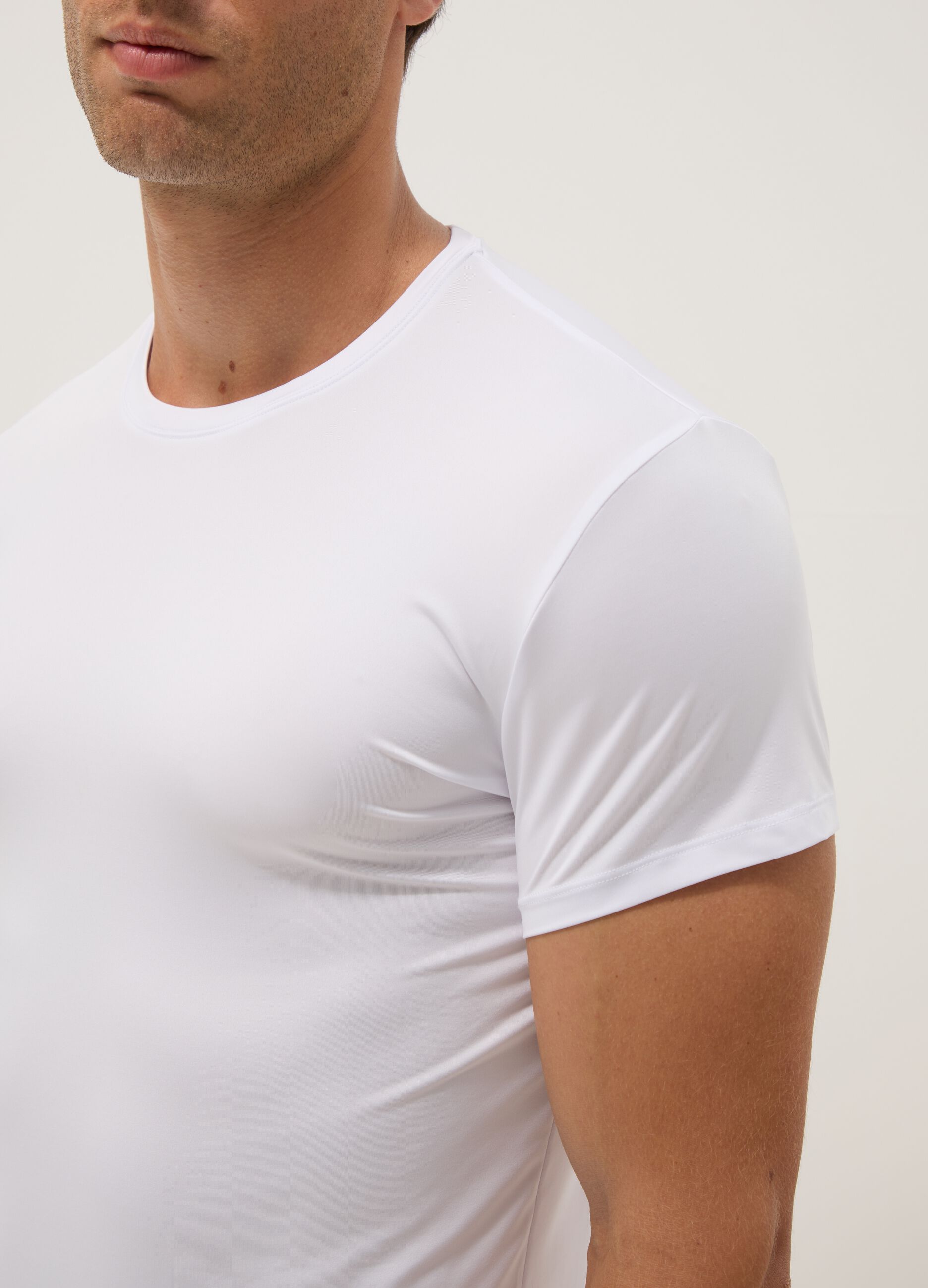 2-pack of white stretch T-shirts
