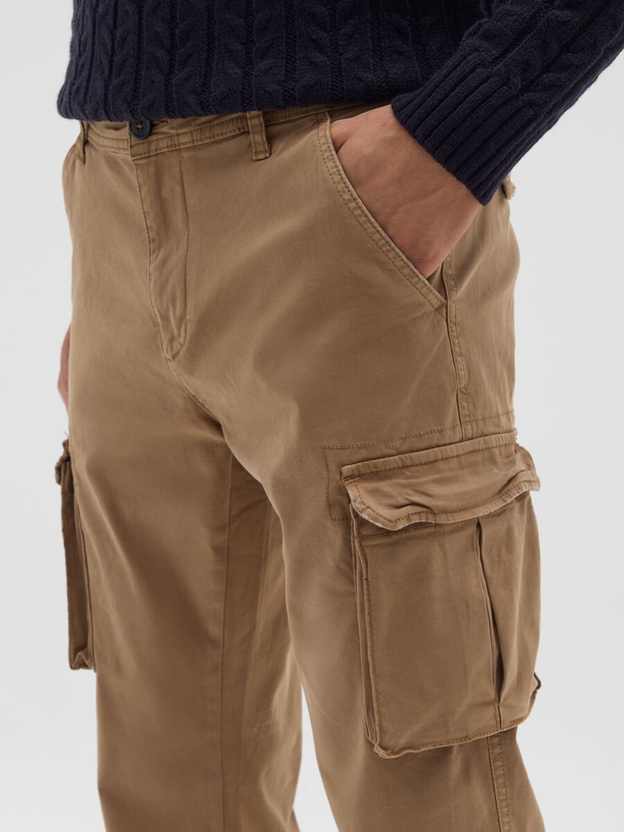 Brown stretch cotton slim fit cargo trousers_3