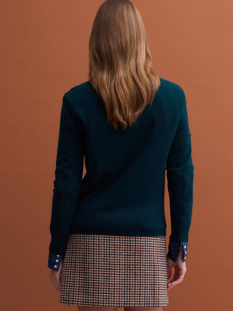 Green pure wool jumper with deep V-neck_3