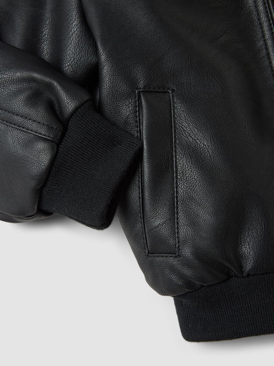 Black padded hooded zip-up bomber jacket for boys_4