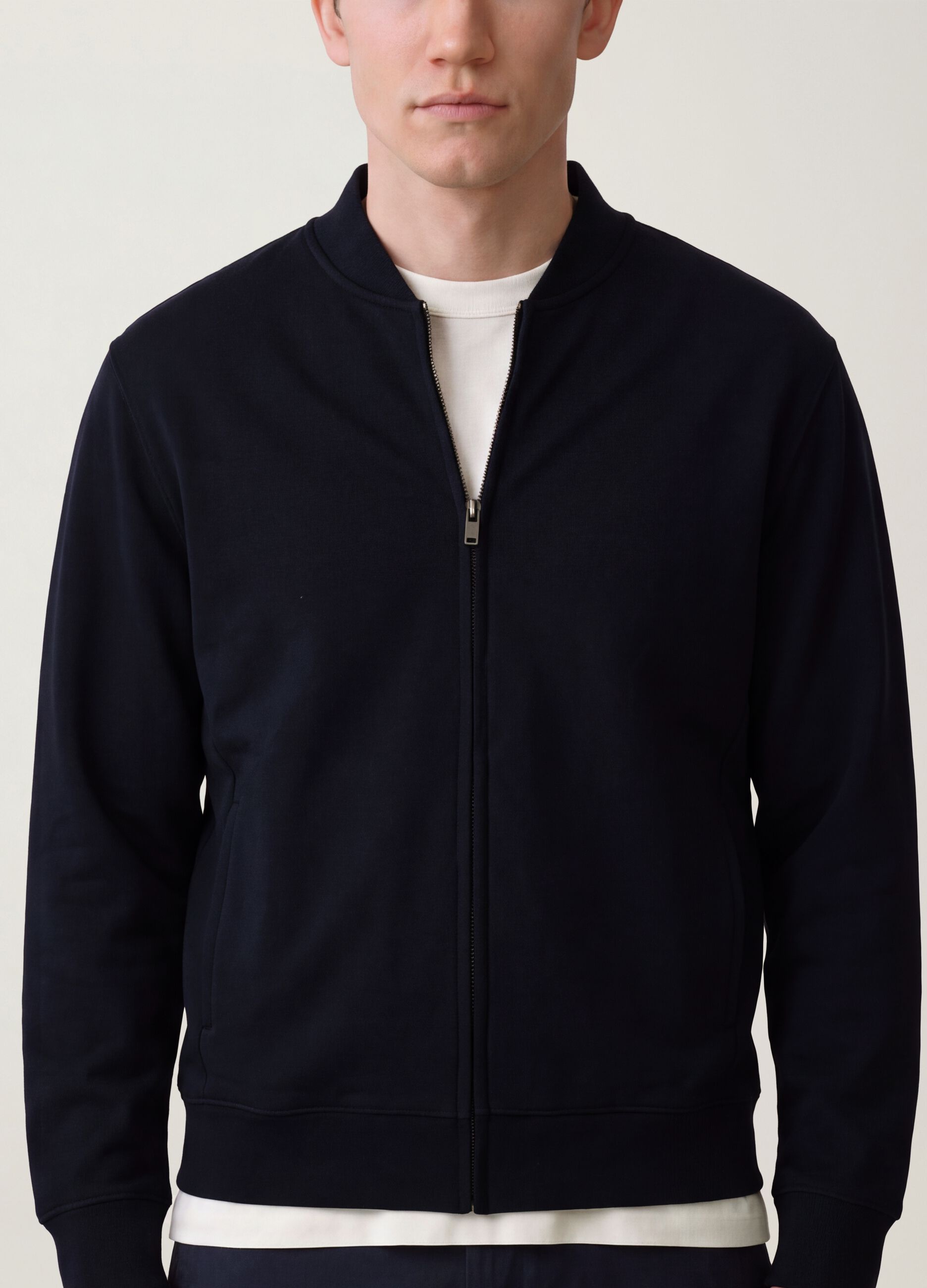 Navy full-zip sweatshirt in stretch piqu&eacute; with ribbed collar
