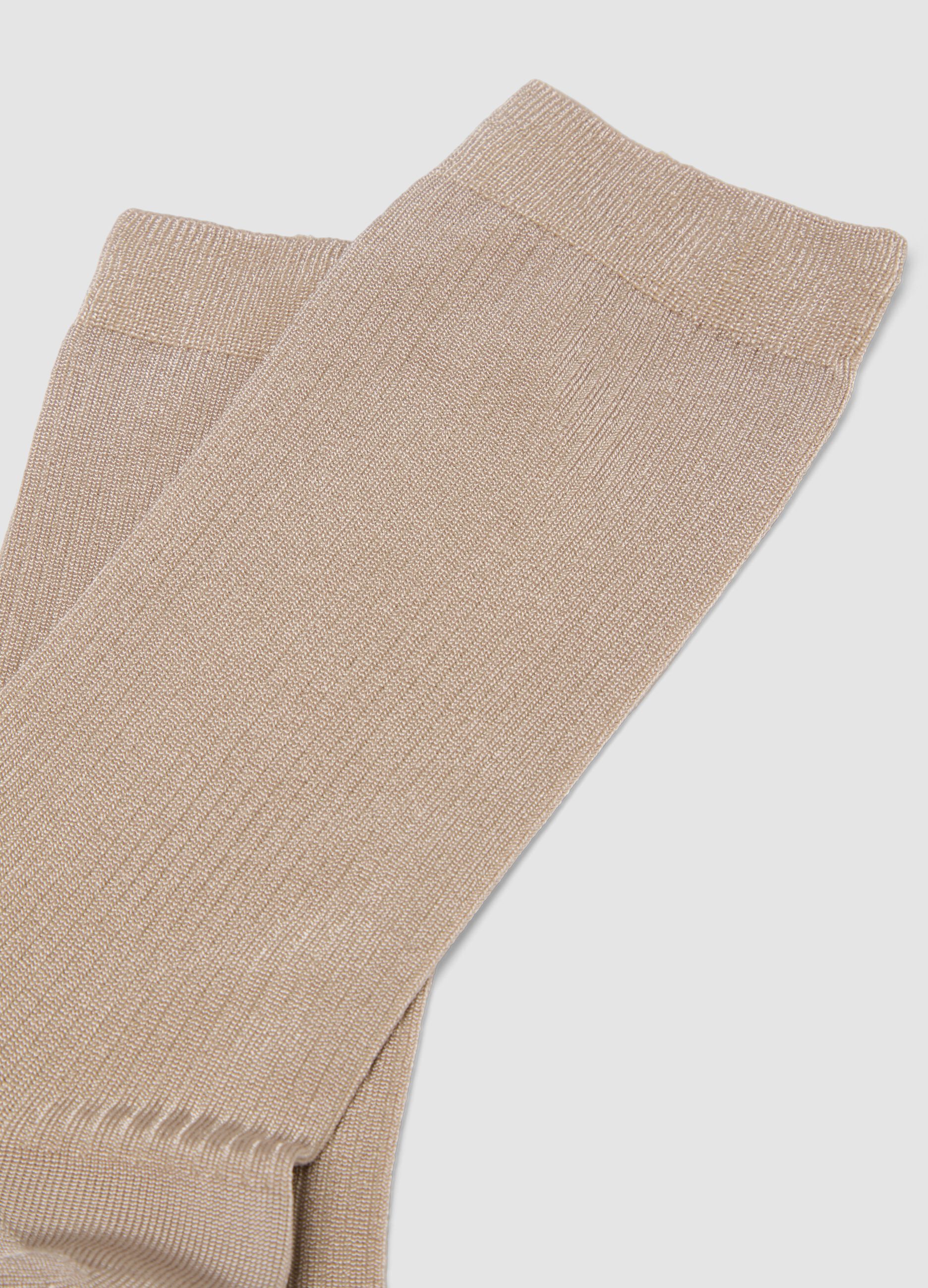 Beige ribbed stretch viscose socks