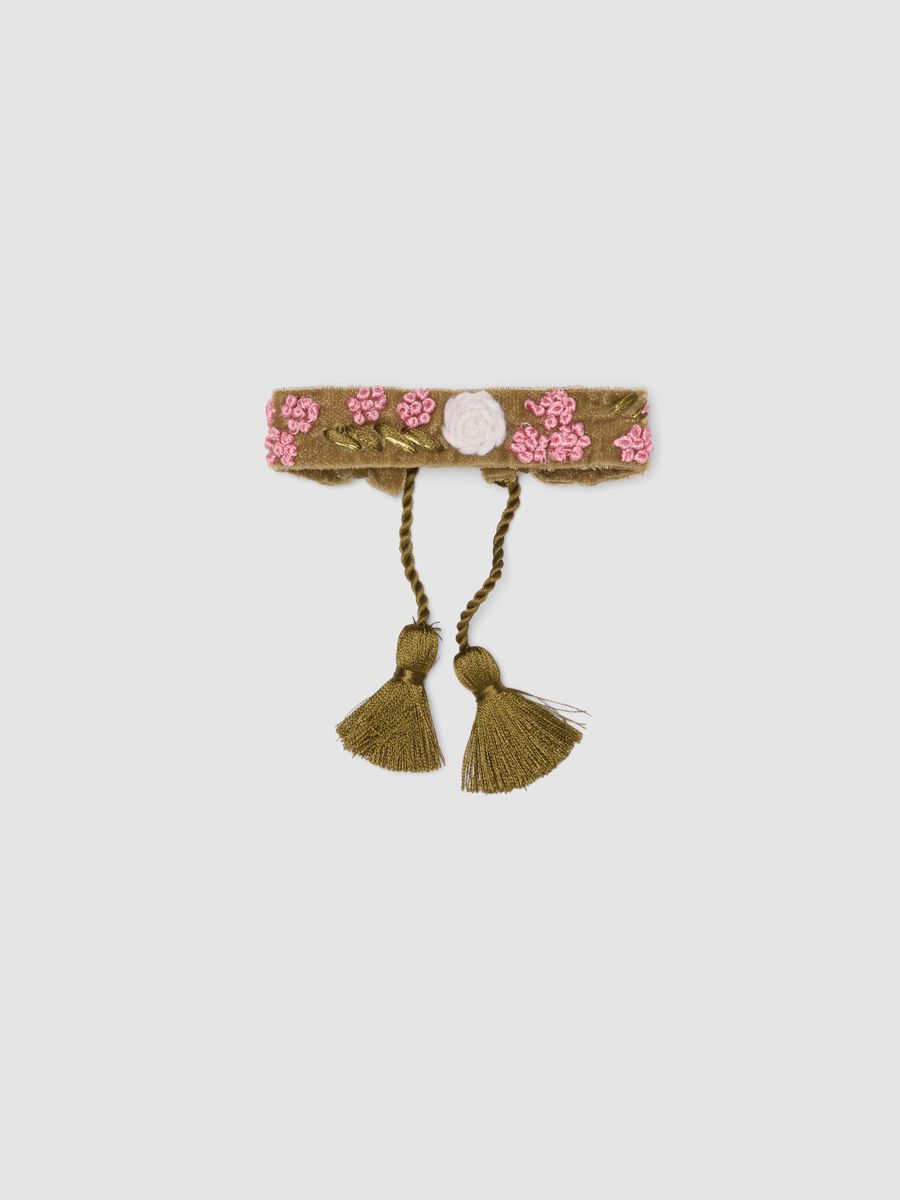 Green bracelet with embroidered flowers and tassels_0