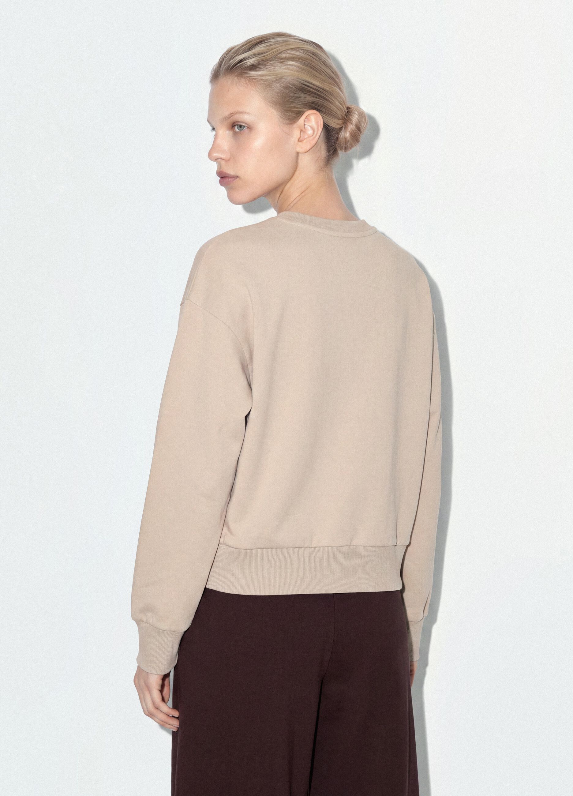 Beige cotton-blend crew-neck sweatshirt with teddy print