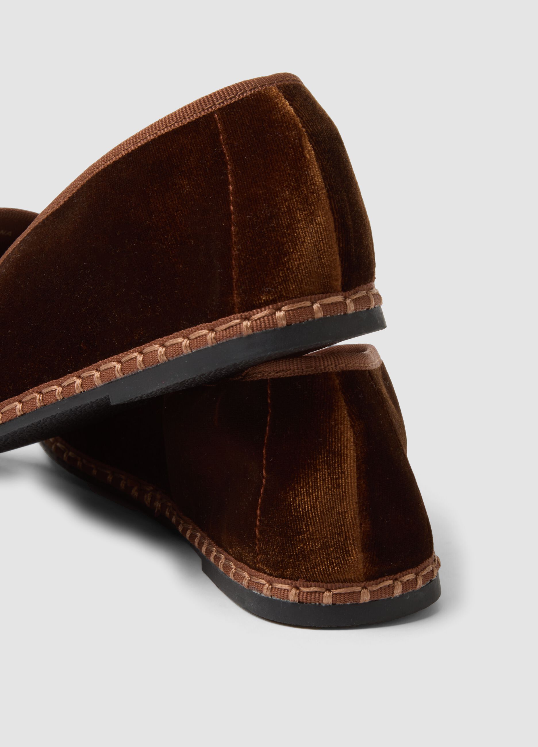 Classic brown furlane with tassels