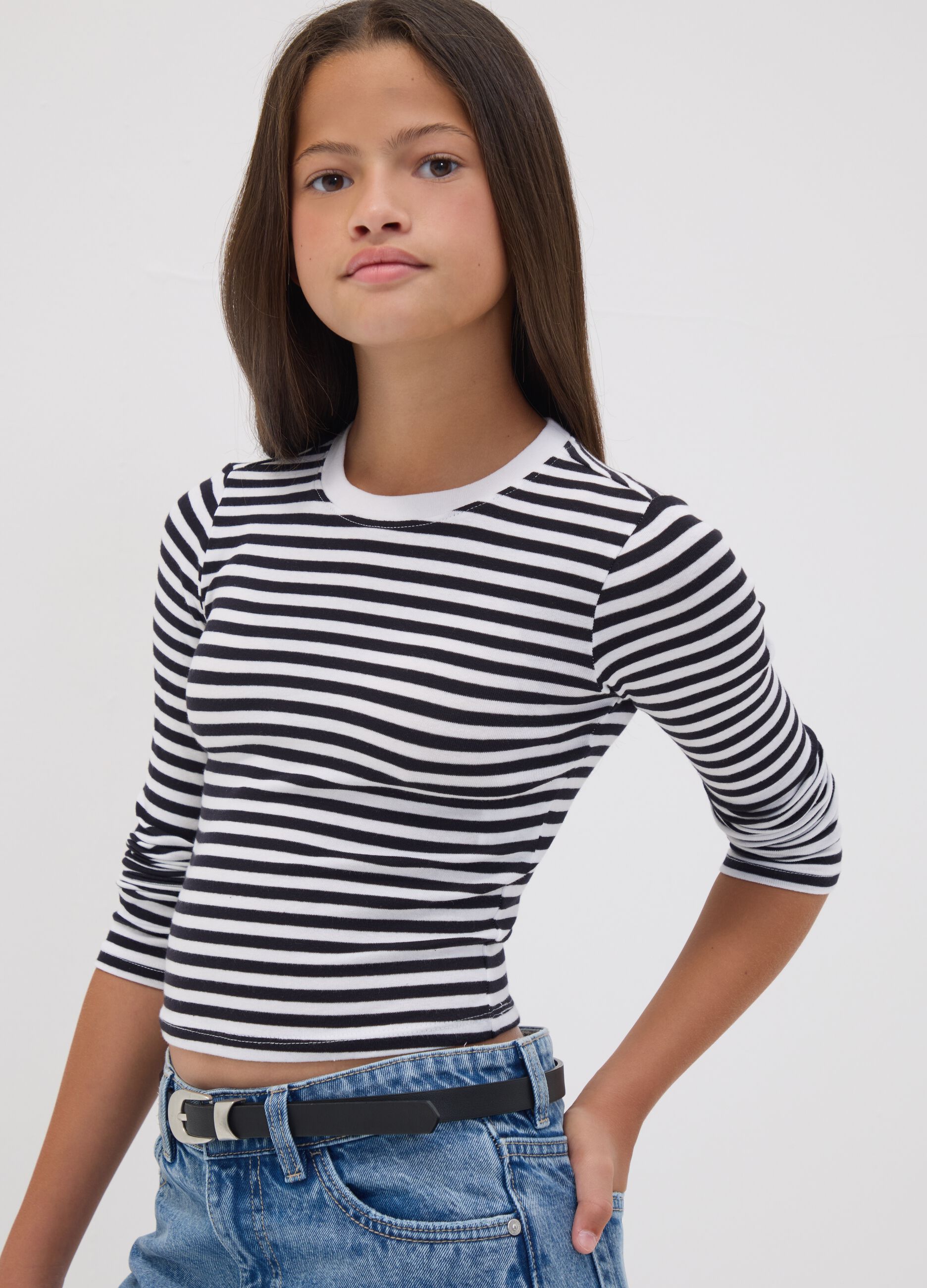 T-shirt nera a righe in cotone organico elasticizzato girocollo