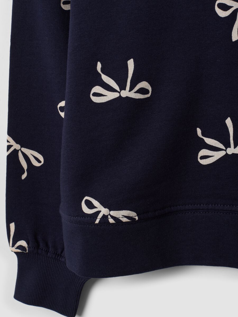 Blue pure cotton sweatshirt with bow print and crew neck for girls_3