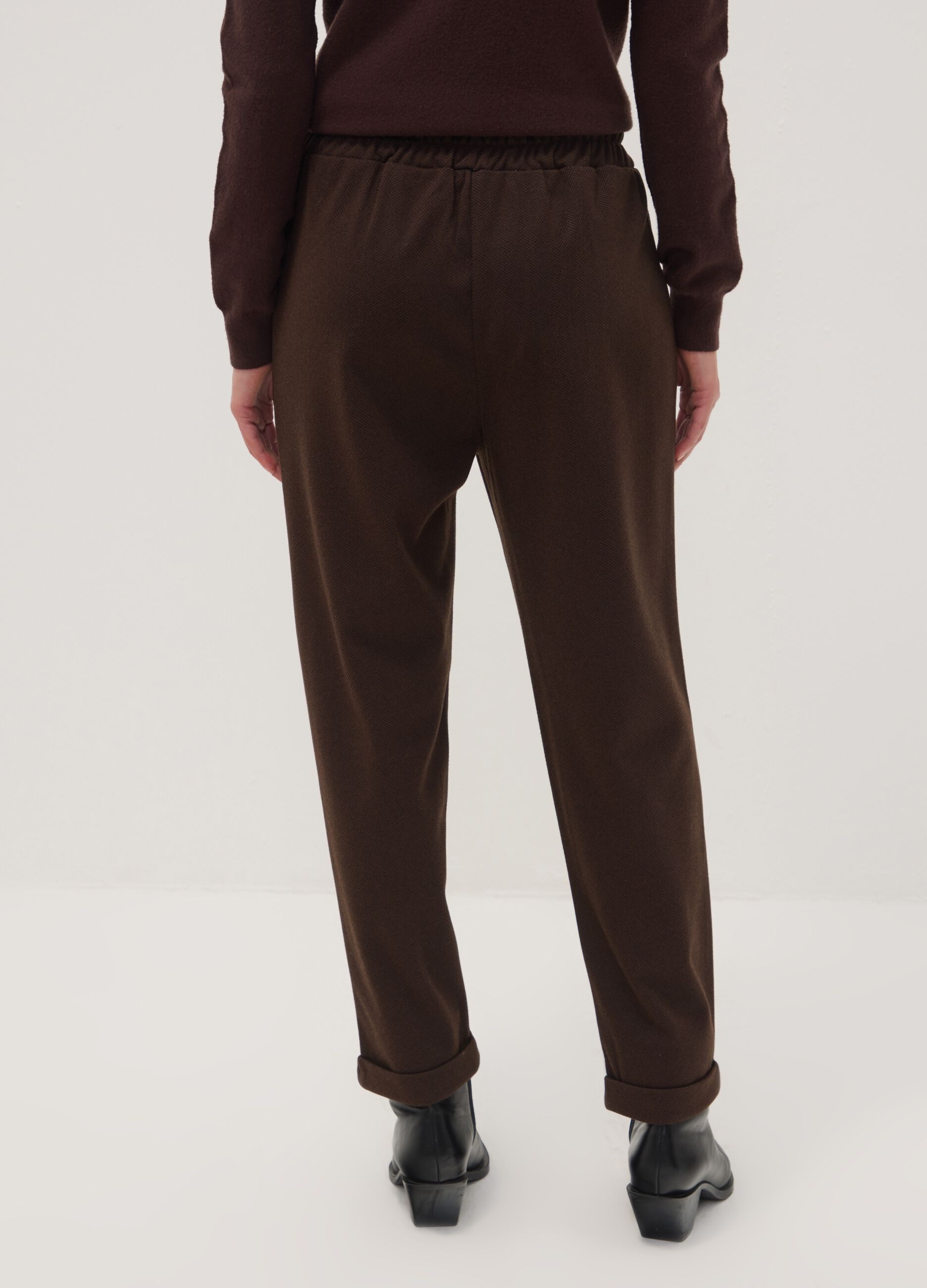 Pantaloni marroni regular fit con motivo chevron