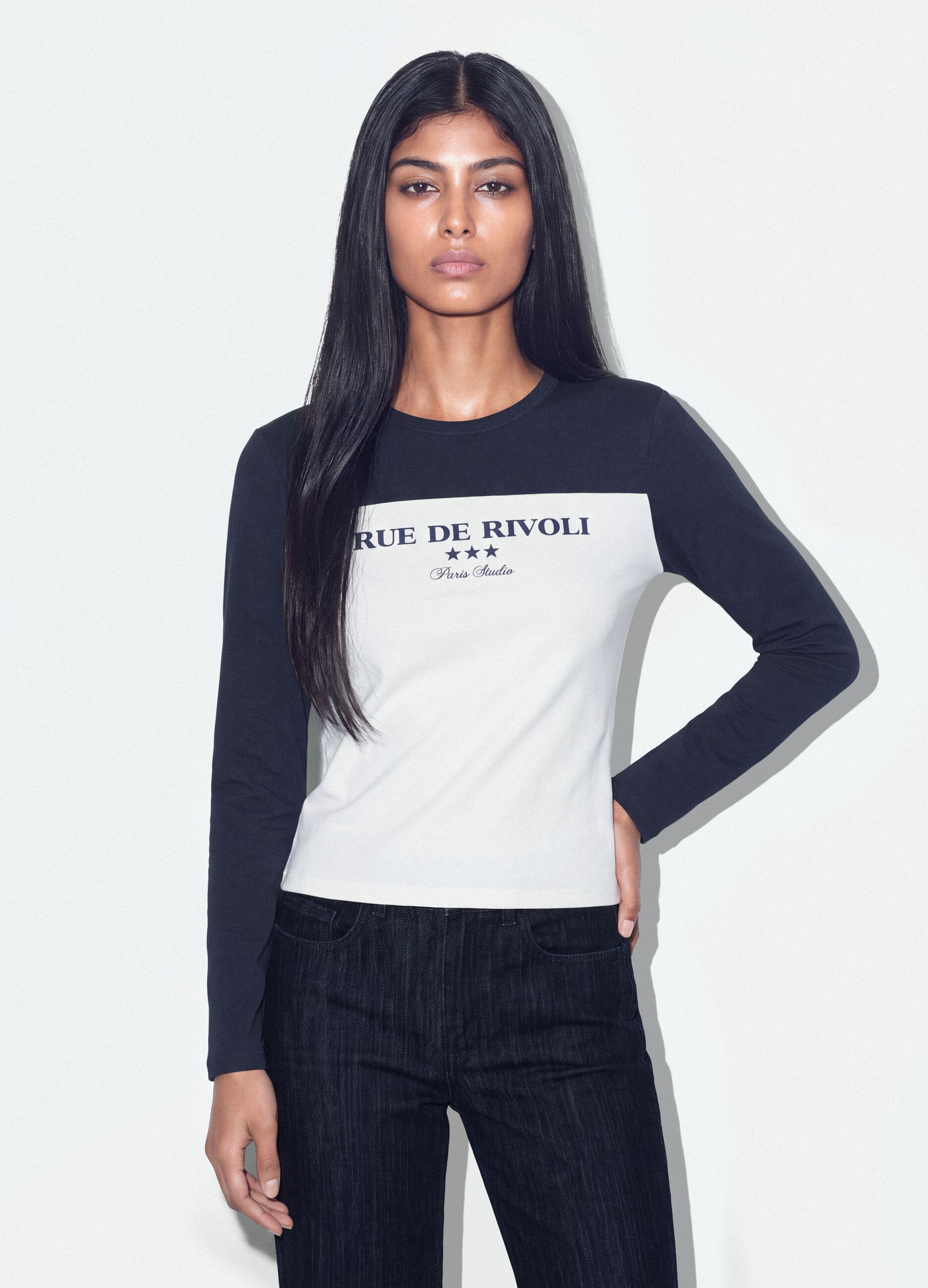T-shirt bianca e blu in cotone elasticizzato con stampa frontale