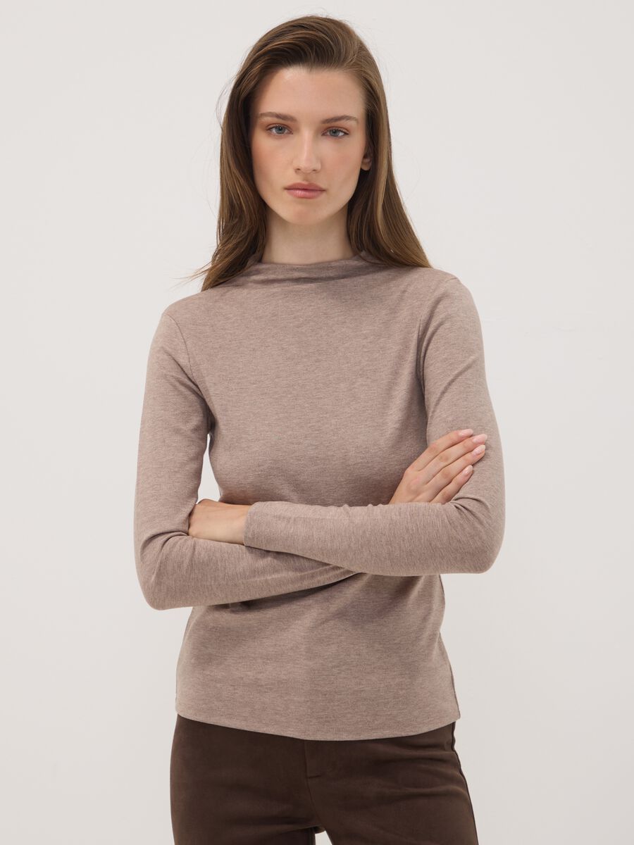 T-shirt beige in viscosa elasticizzata con girocollo_0