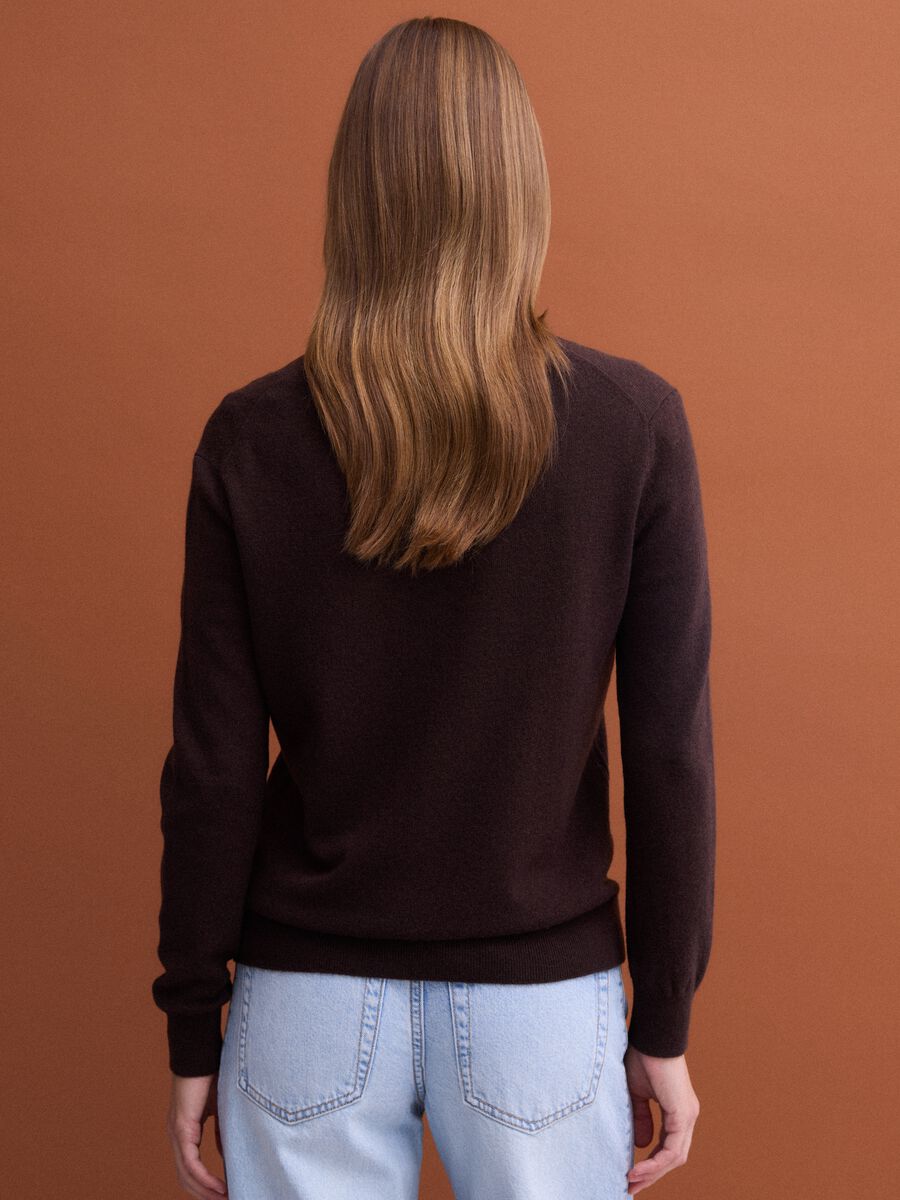 Brown pure wool jumper with deep V-neck_3