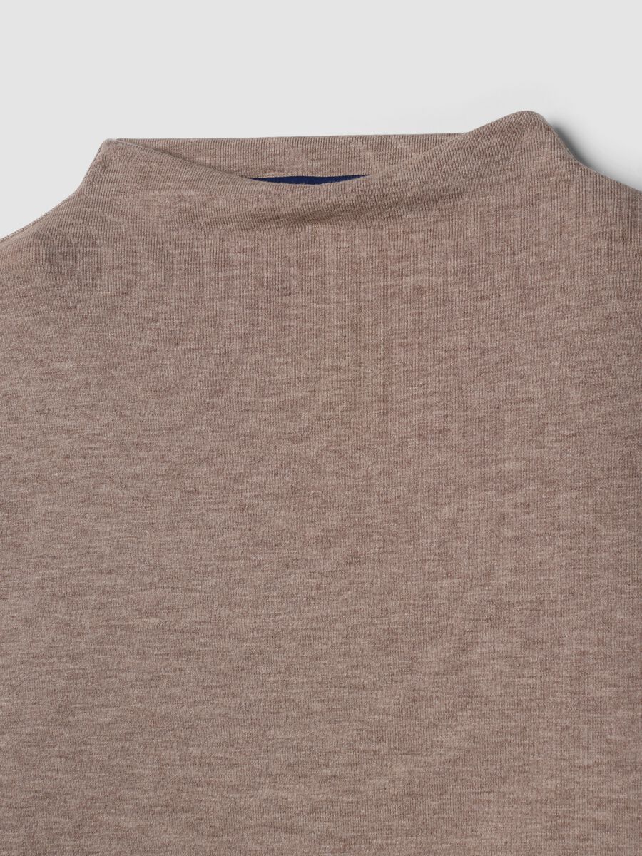 T-shirt beige in viscosa elasticizzata con girocollo_5