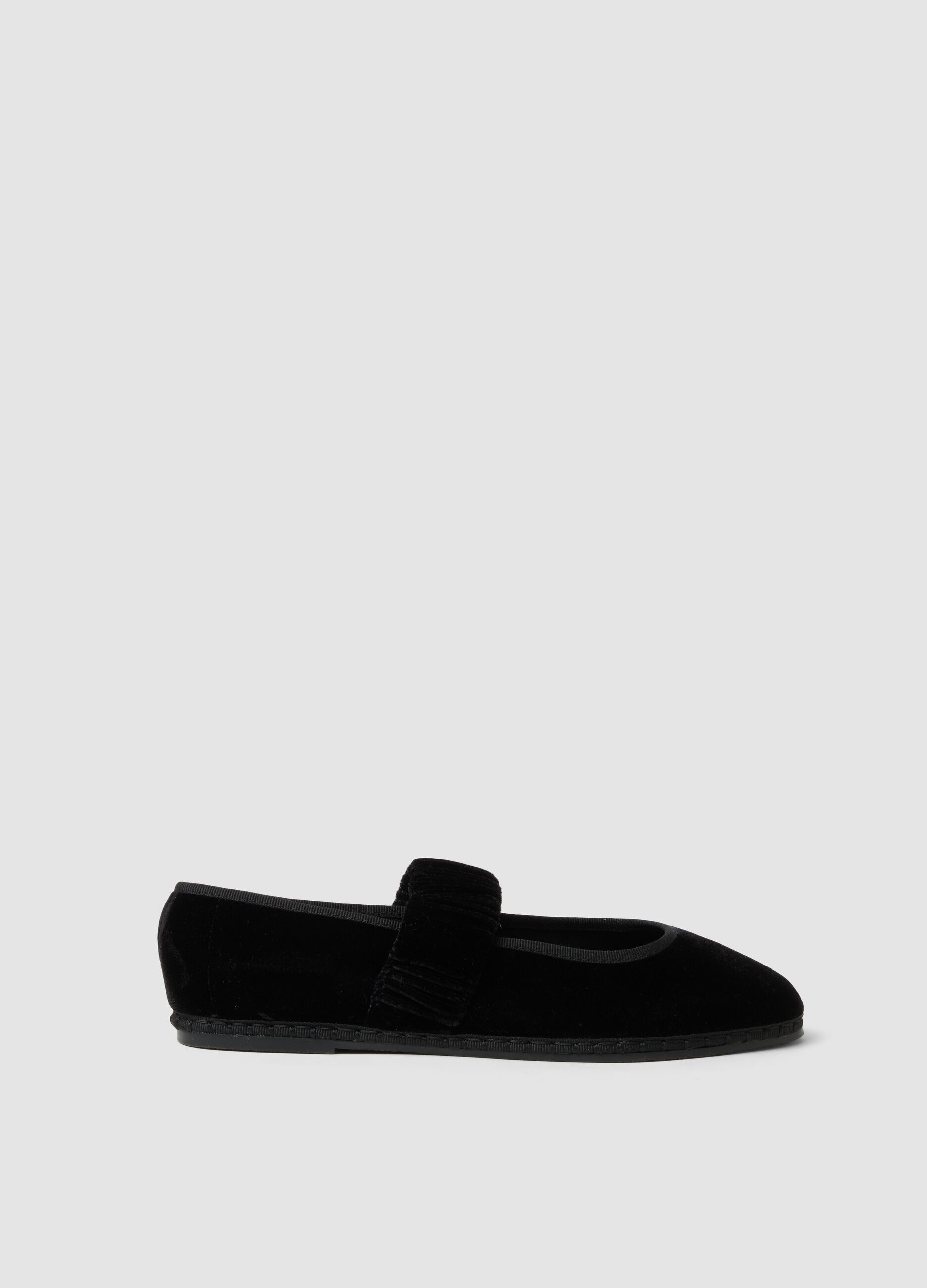 Classic black Furlane with gathered strap