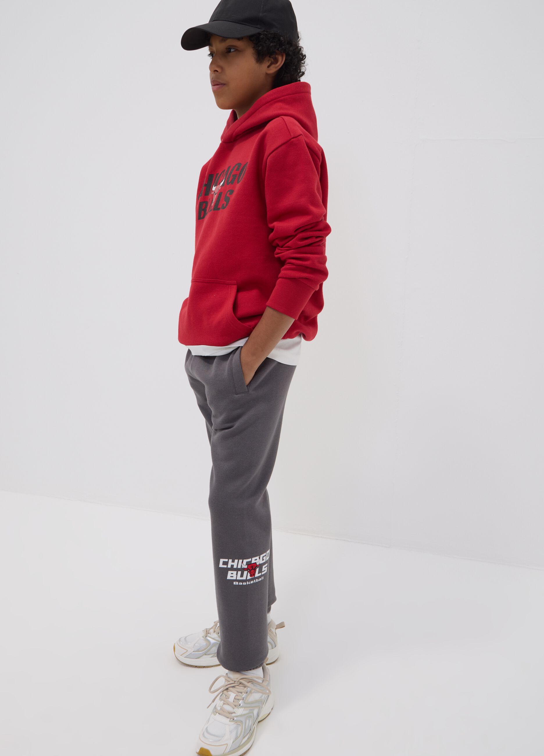 Grey cotton-blend track trousers with Chicago Bulls print
