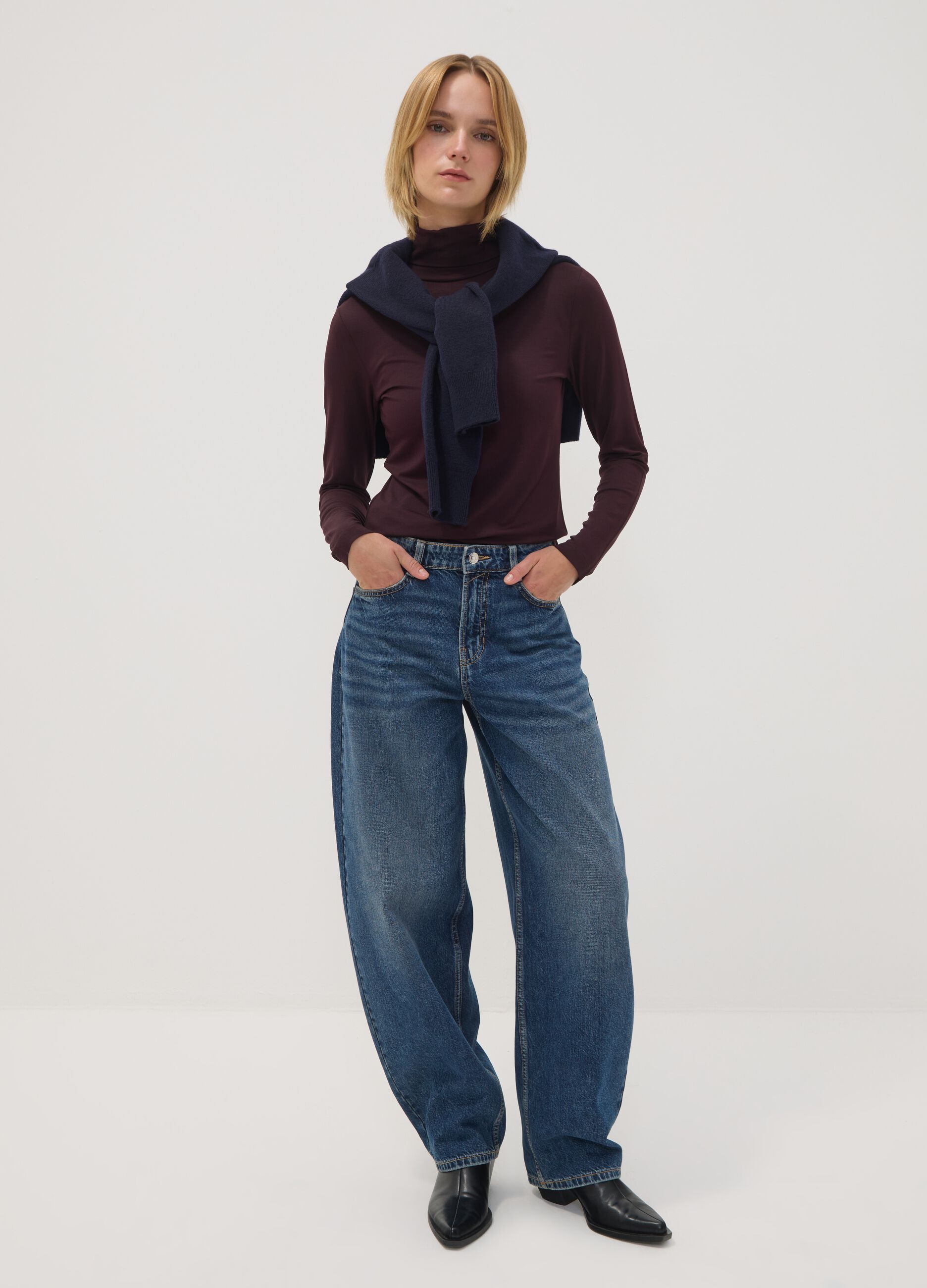 Purple stretch viscose top with raised collar, regular fit
