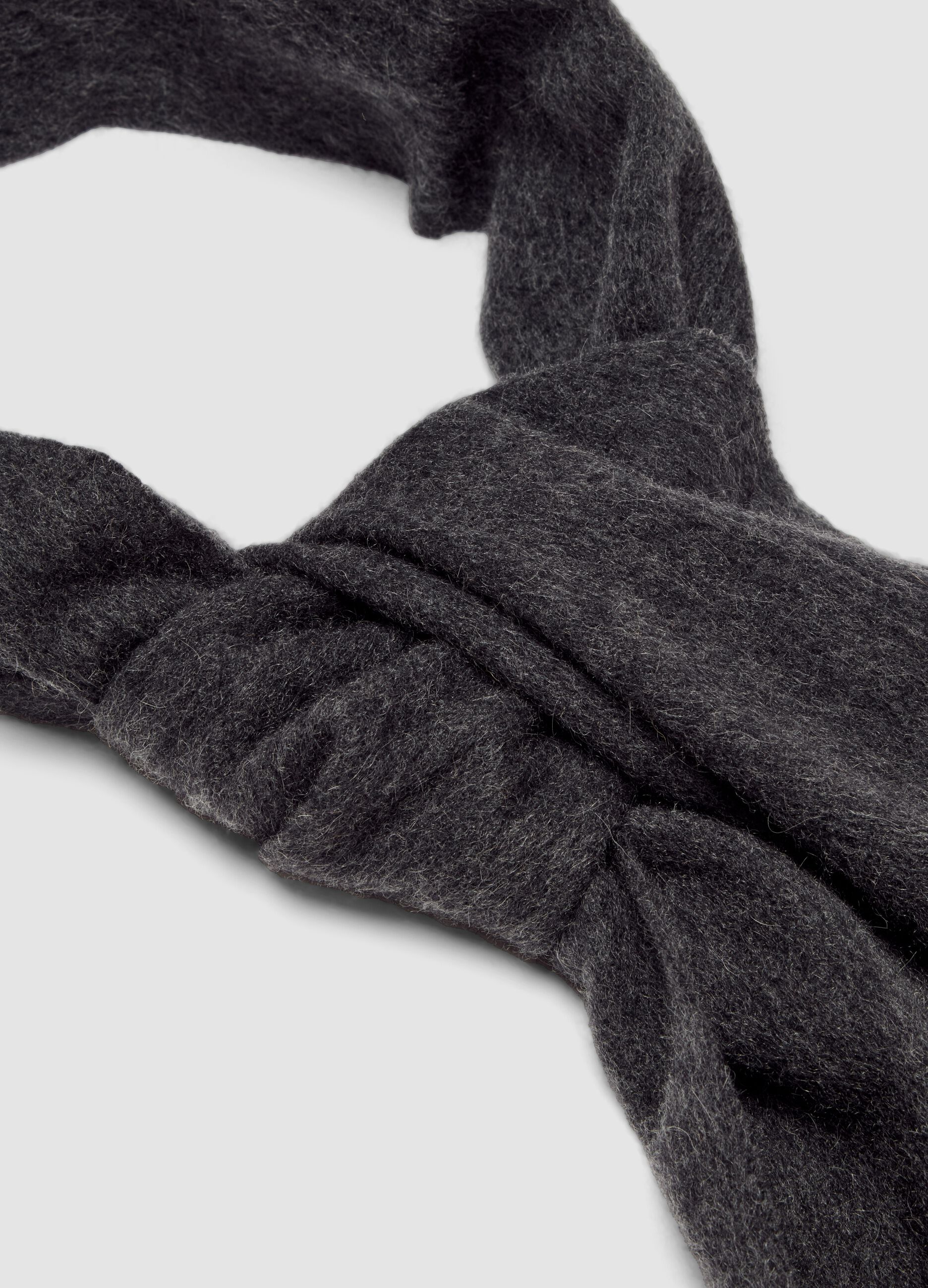 Sciarpa grigia melange con frange in puro cashmere