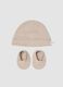 Set beige con cuffietta e scarpine neonato_0