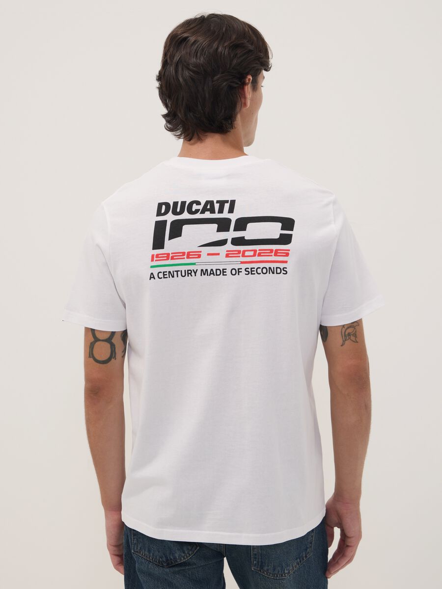 تي شيرت أبيض من القطن الخالص بياقة دائرية وطبعة Ducati بقصّة عادية_3