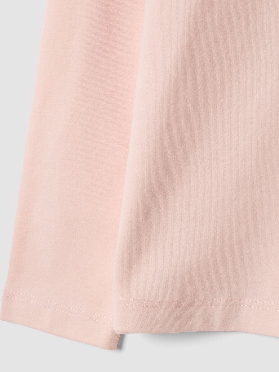 T-shirt rosa in cotone organico elasticizzato con girocollo_3
