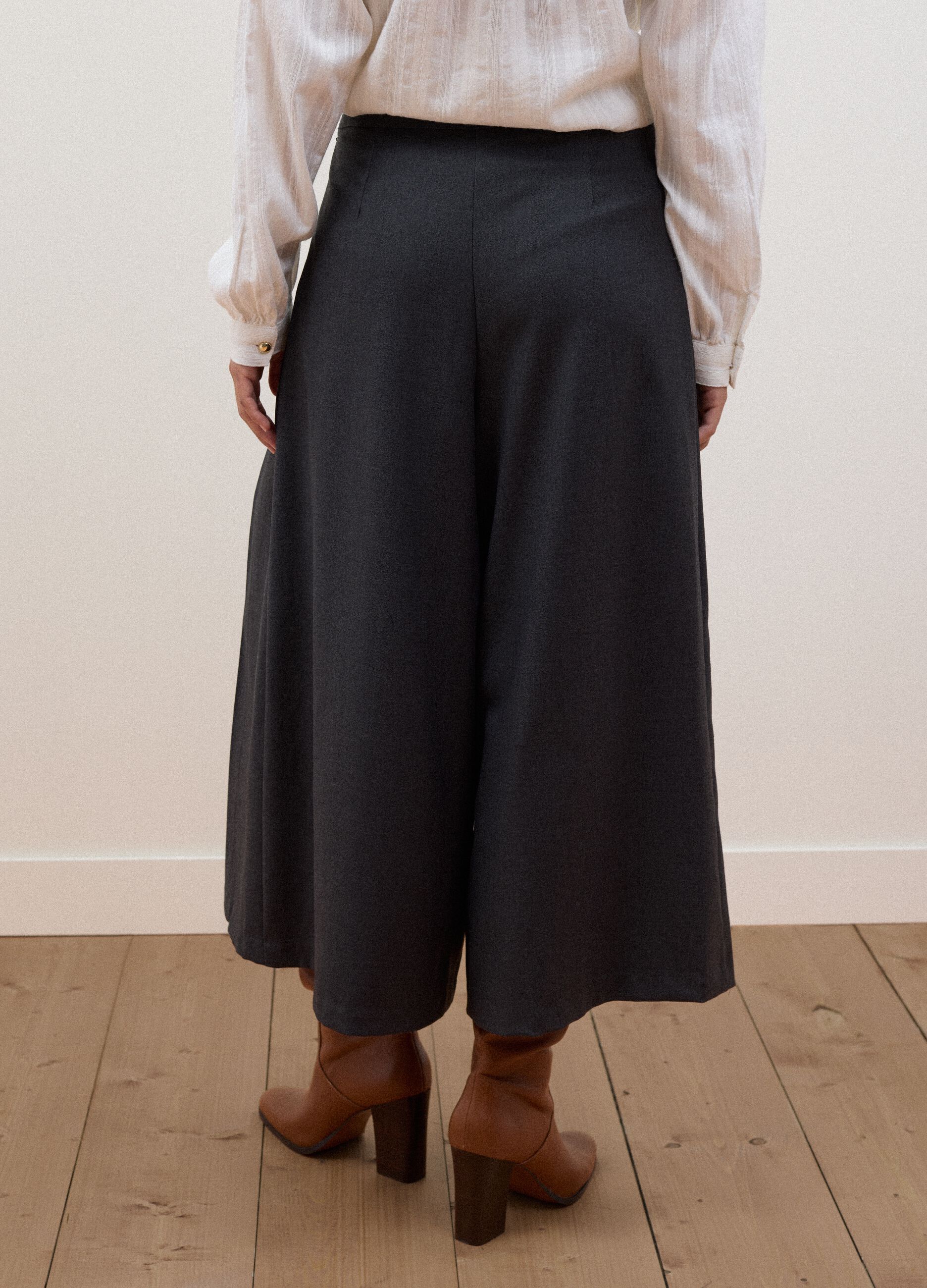 Grey pleated stretch viscose culotte skirt