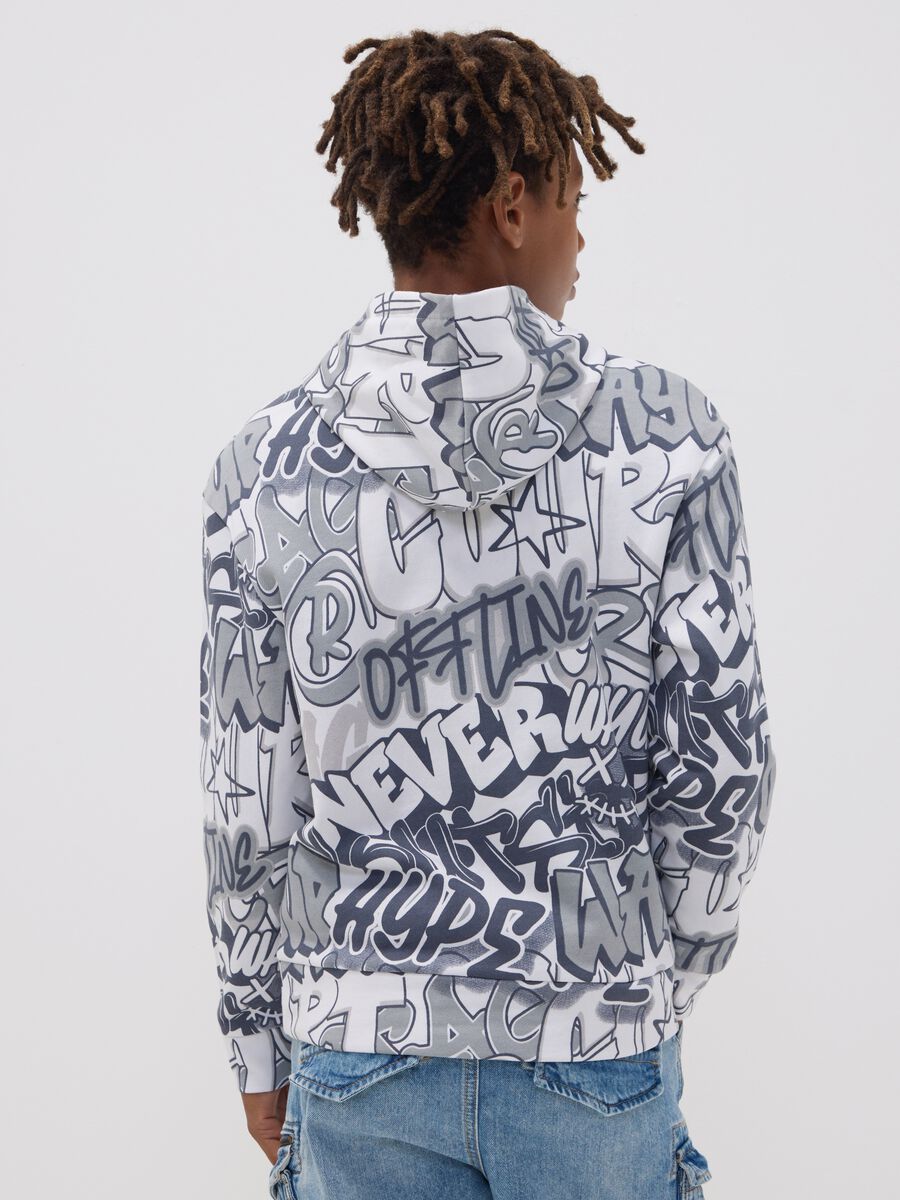 White cotton-blend hoodie with all-over graffiti print for boys_2