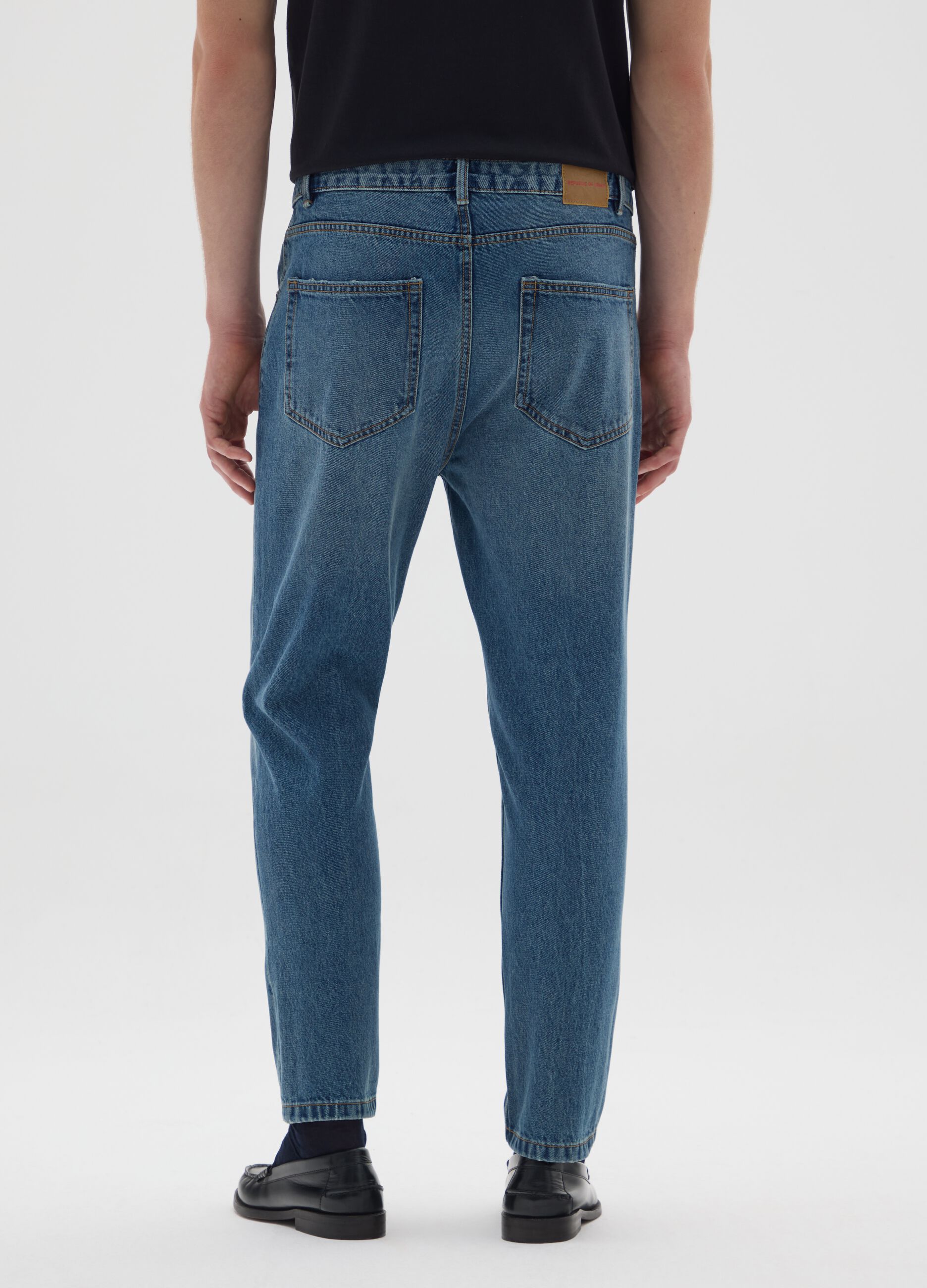 Pure cotton denim jeans in carrot fit