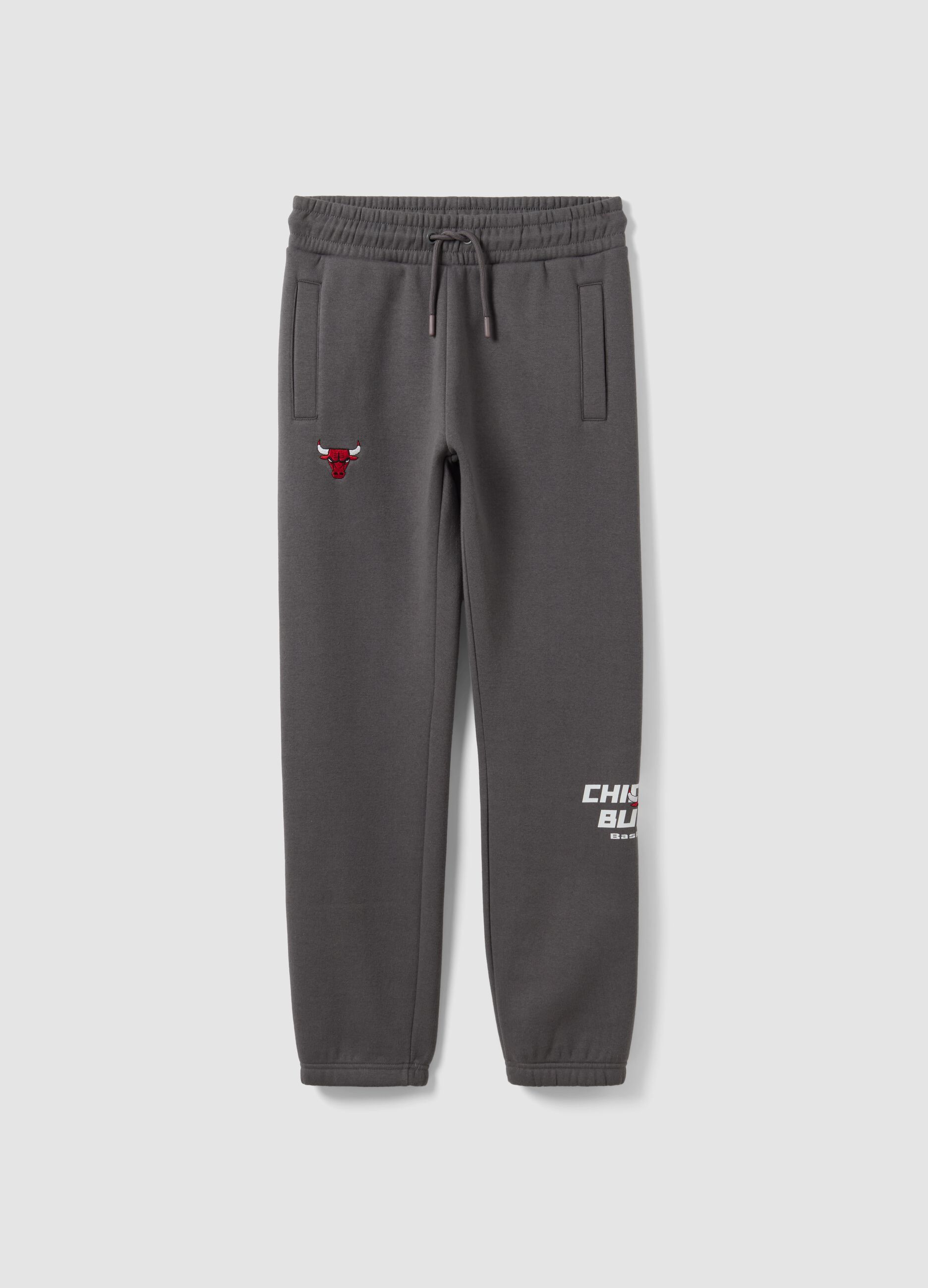 Grey cotton-blend track trousers with Chicago Bulls print