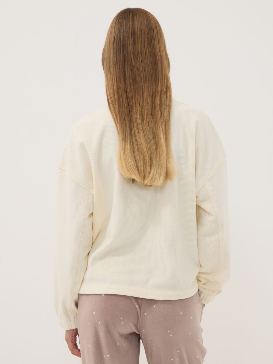 White stretch top with Henley collar_3