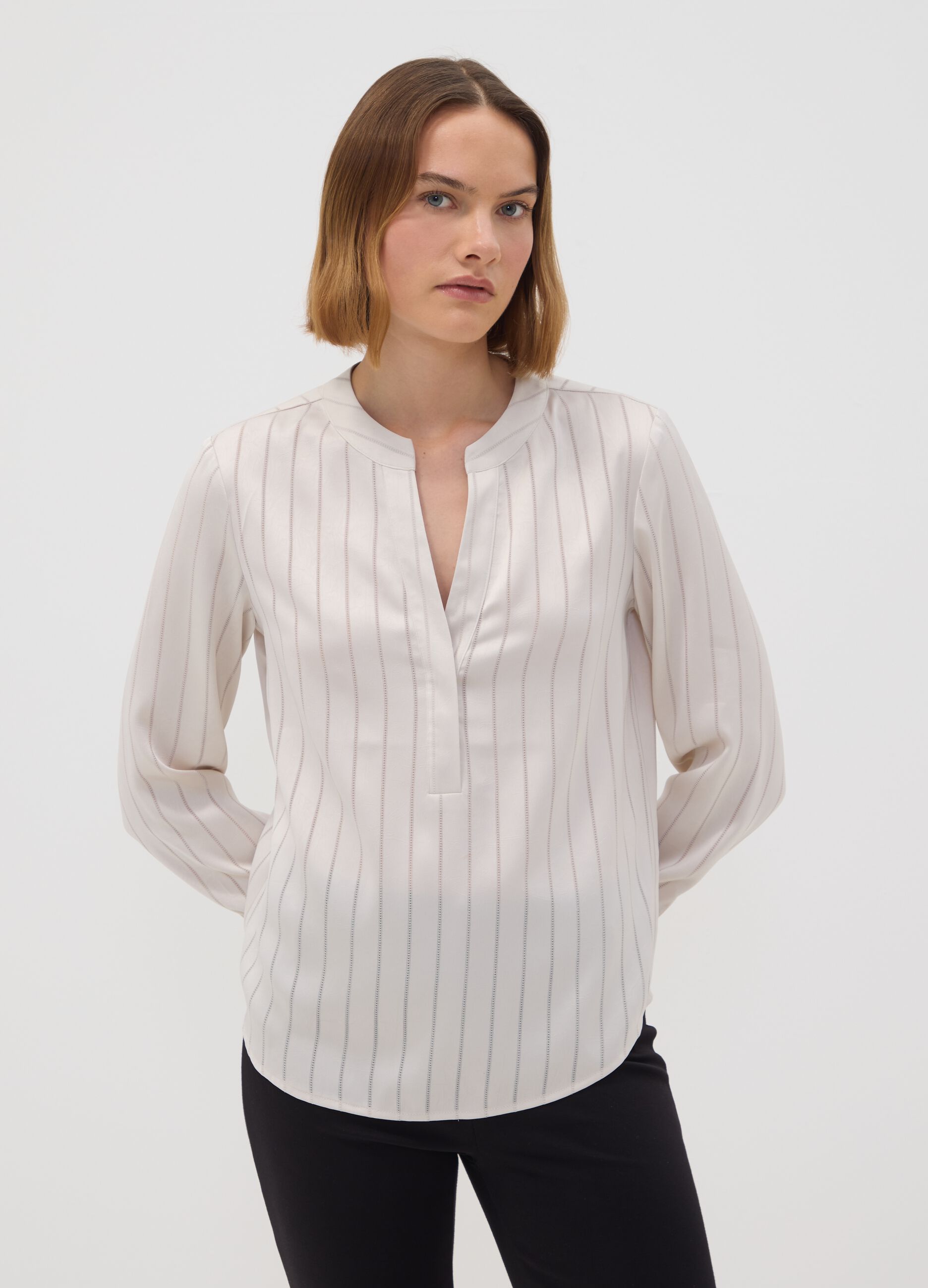 Camicia bianca in tessuto elasticizzato a righe