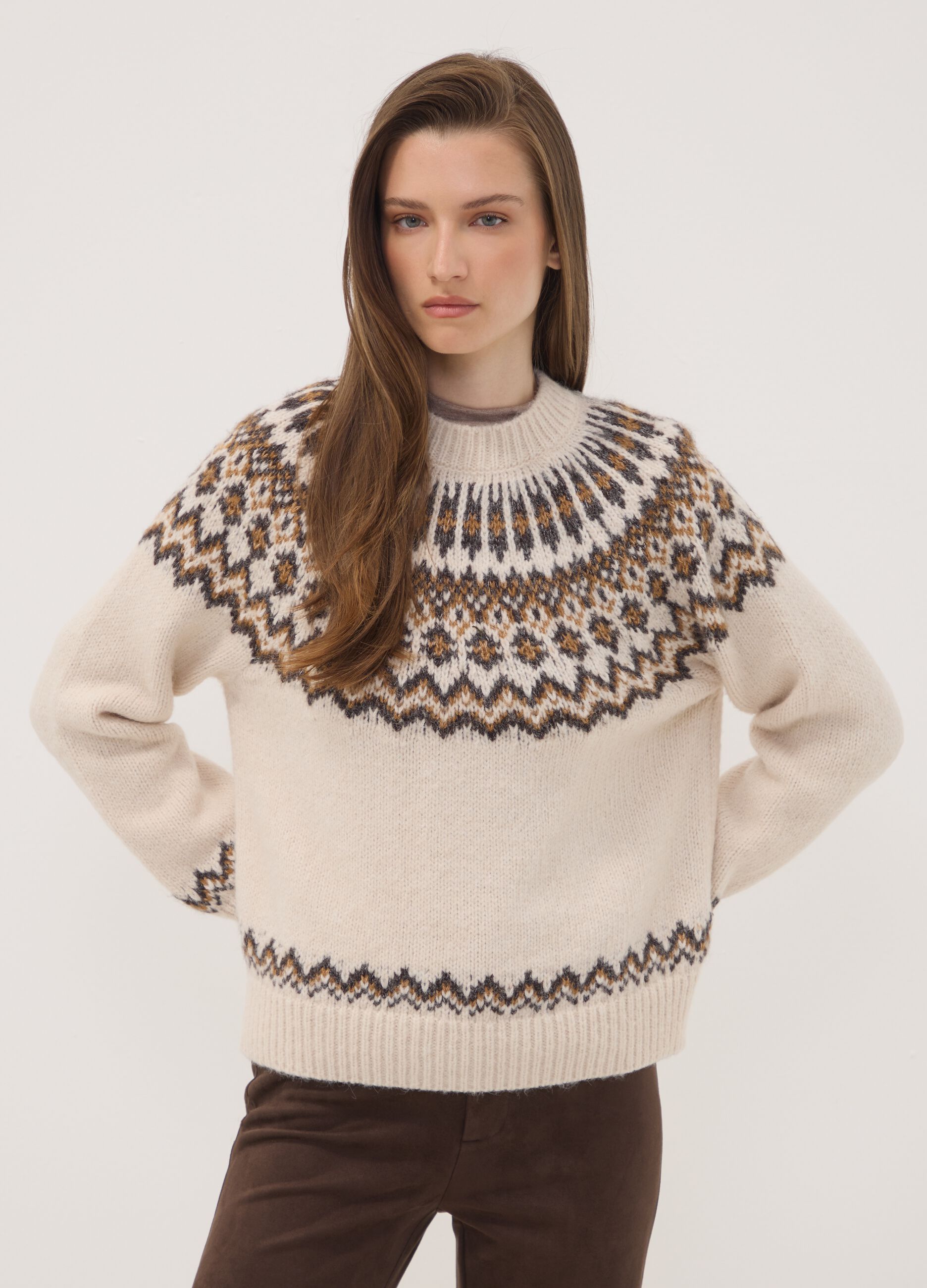Maglione beige jacquard con Collo rialzato