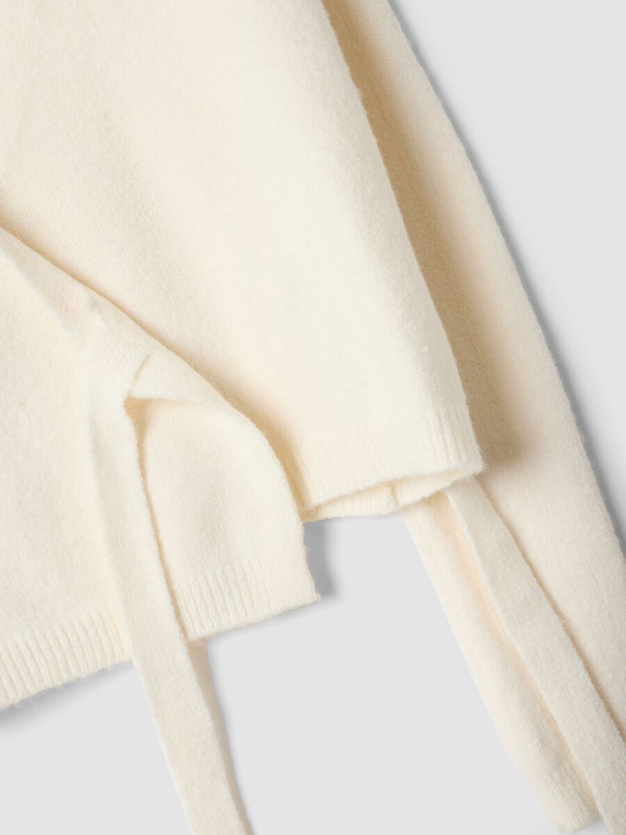 White wrap cardigan with deep V-neck_5