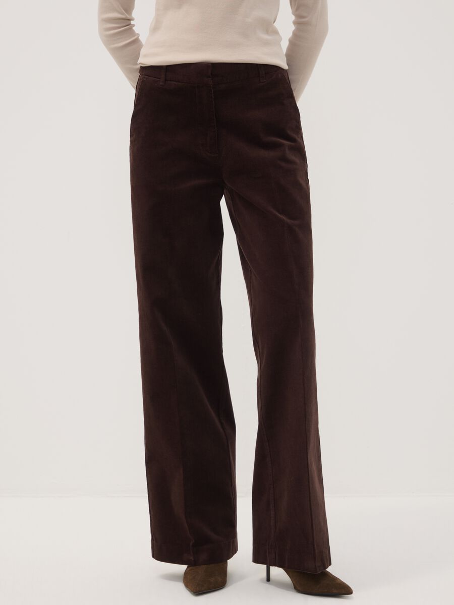 بنطال The Iconic Pants بني من قطن مطاطي مضلّع بقصّة مستقيمة_1