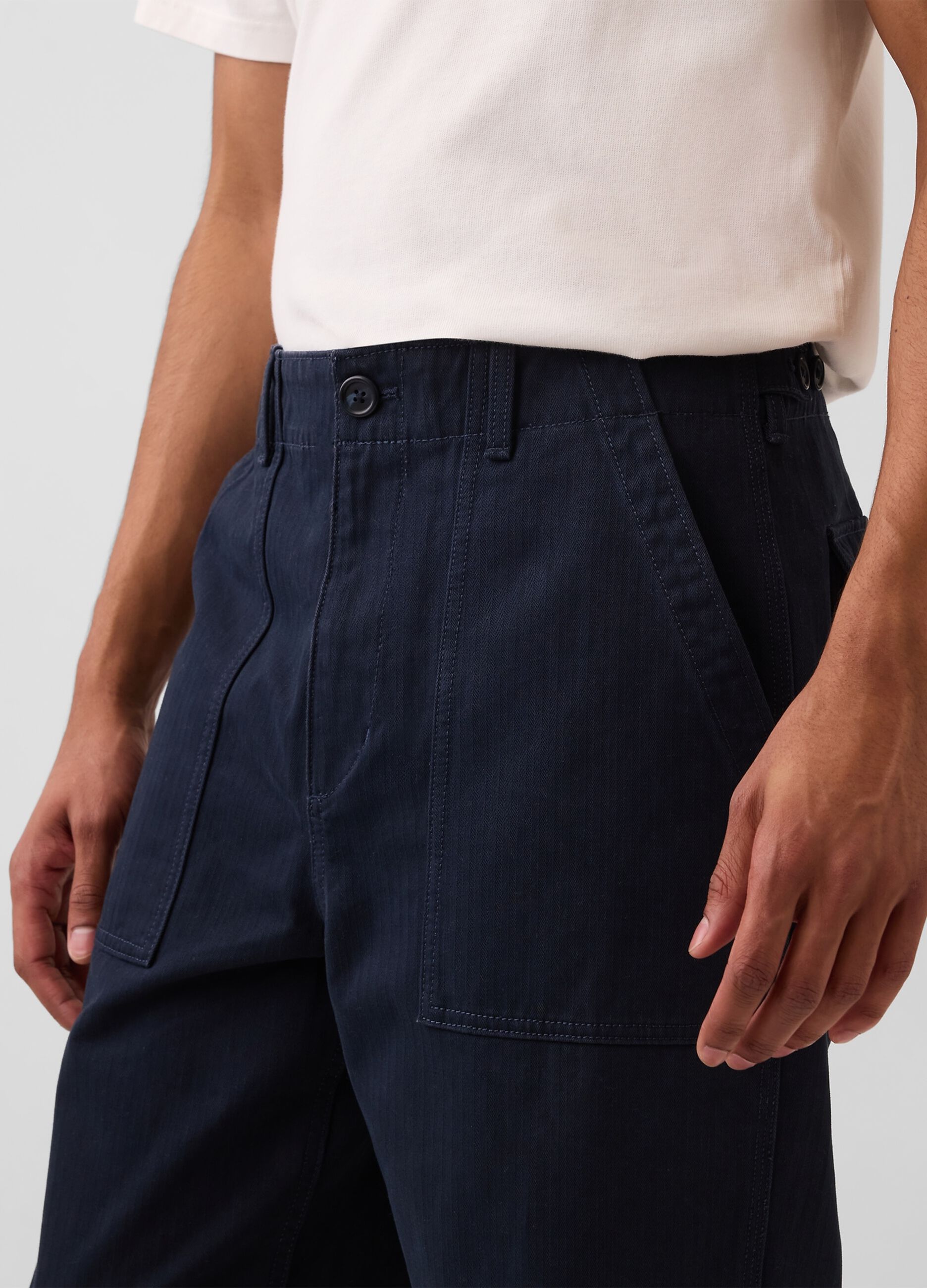Pantaloni blu navy in puro cotone con tasche applicate