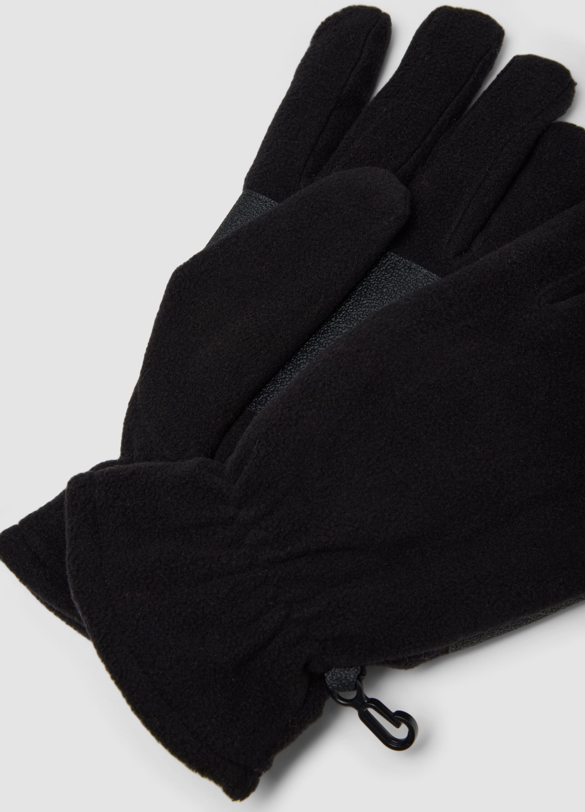 Black fleece gloves with elasticated cuff