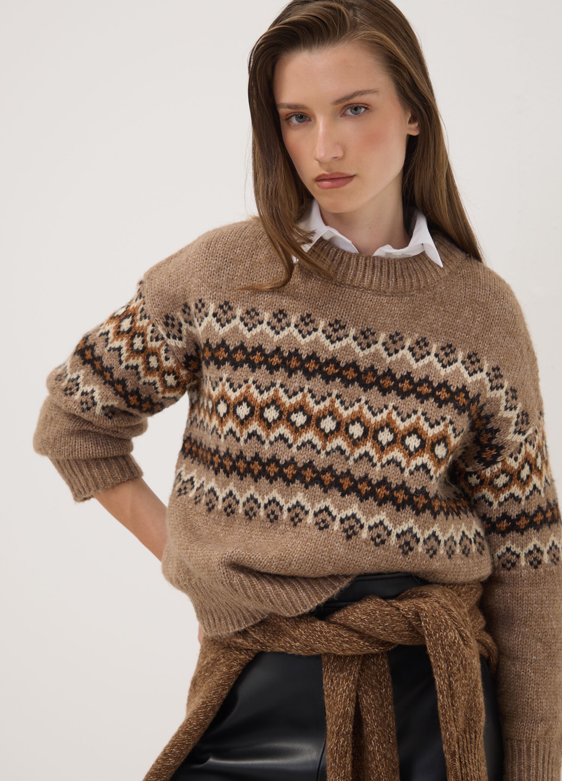 Maglia marrone jacquard con Collo rialzato