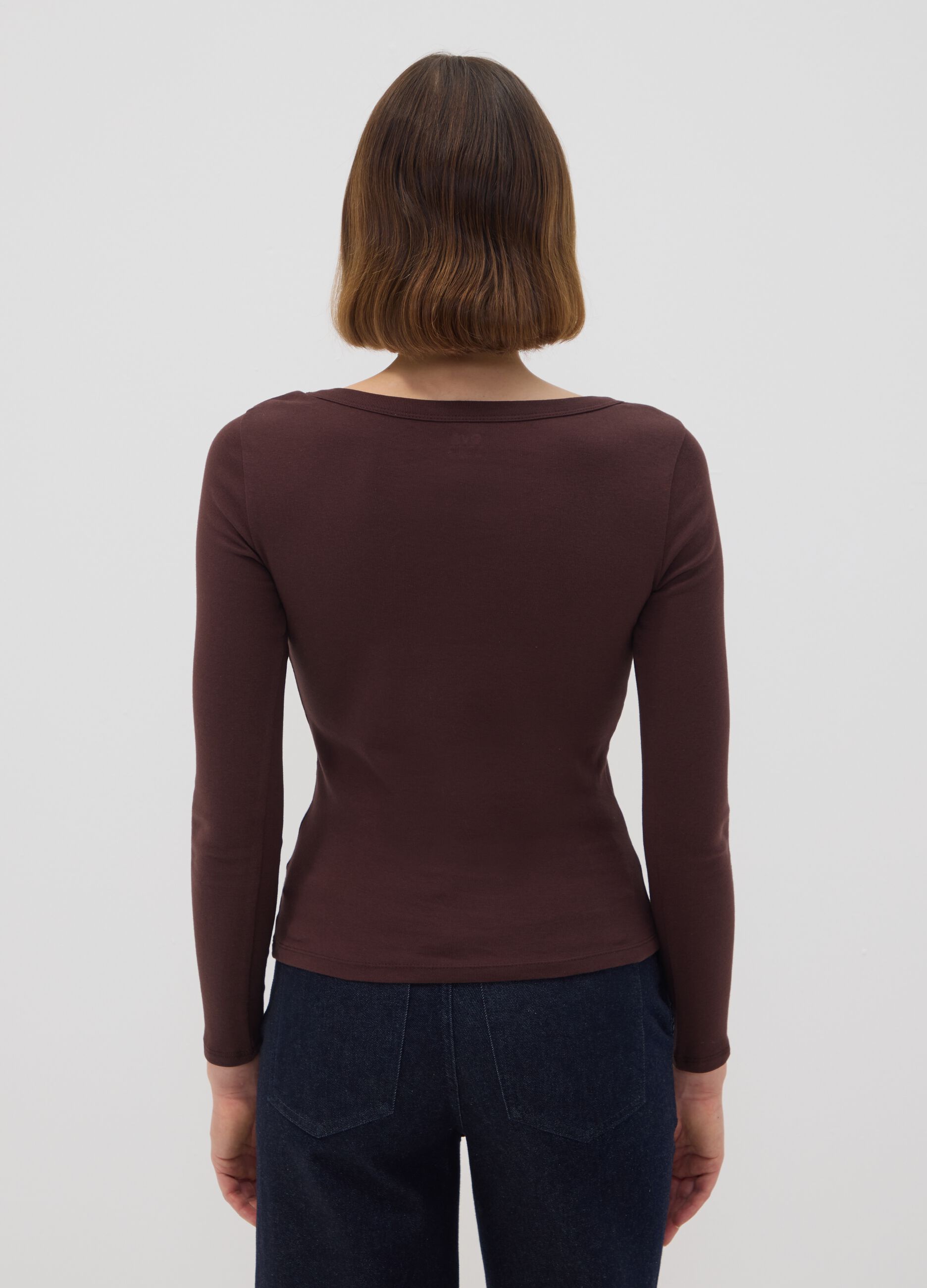 T-shirt marrone in puro cotone con girocollo regular fit