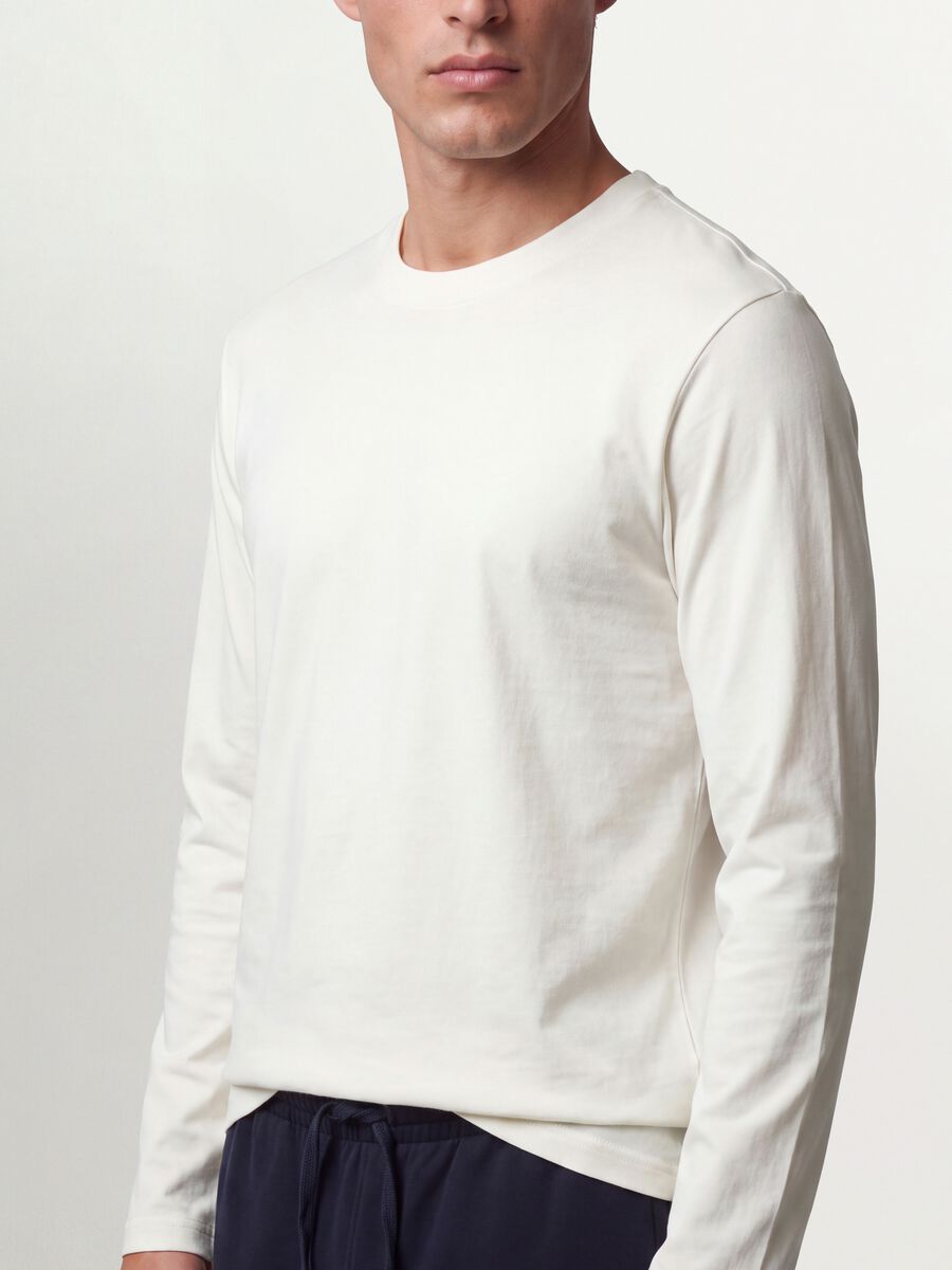 White long-sleeved crew-neck T-shirt in pure organic cotton_2