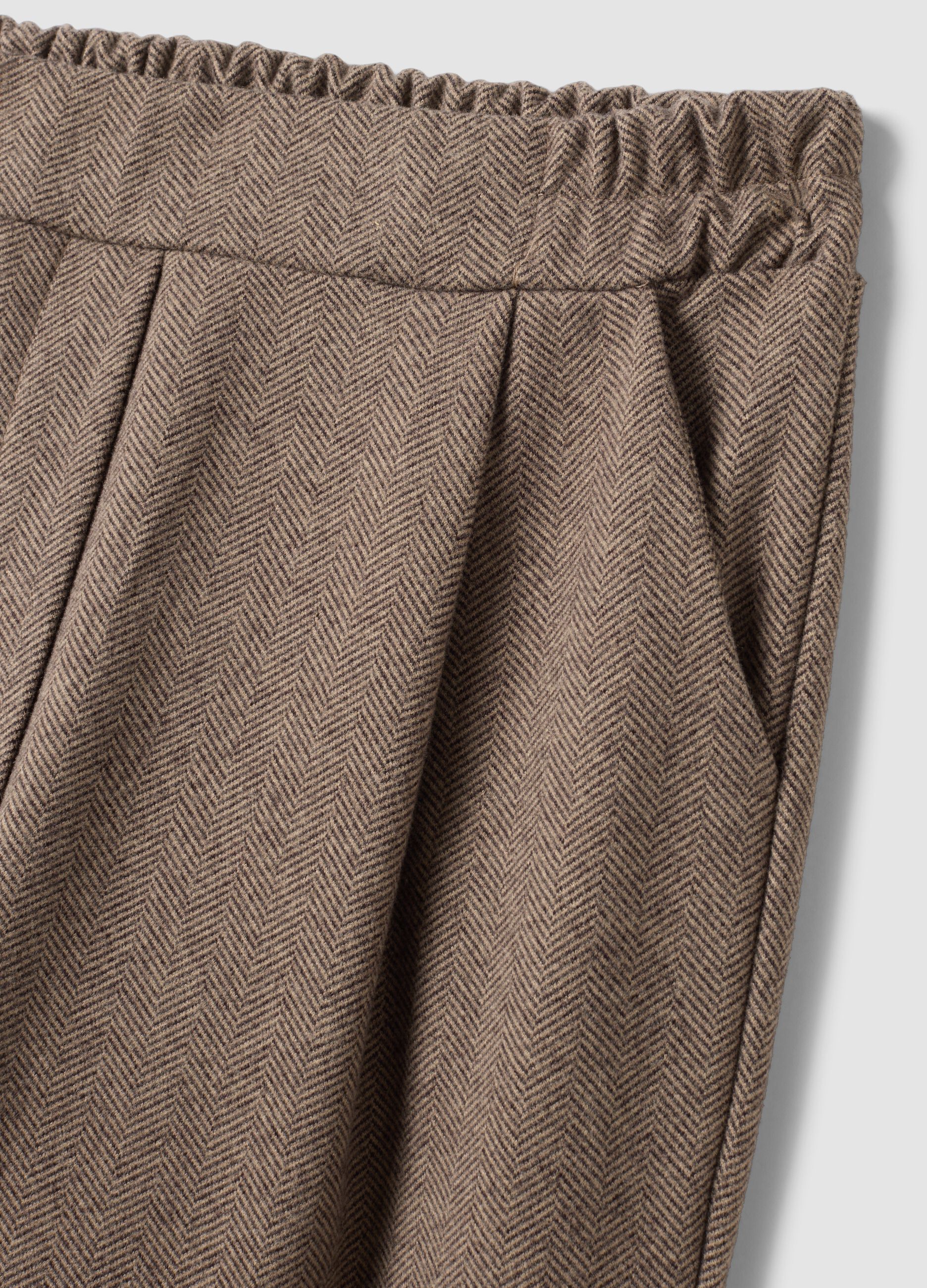 Pantaloni marroni regular fit con motivo chevron