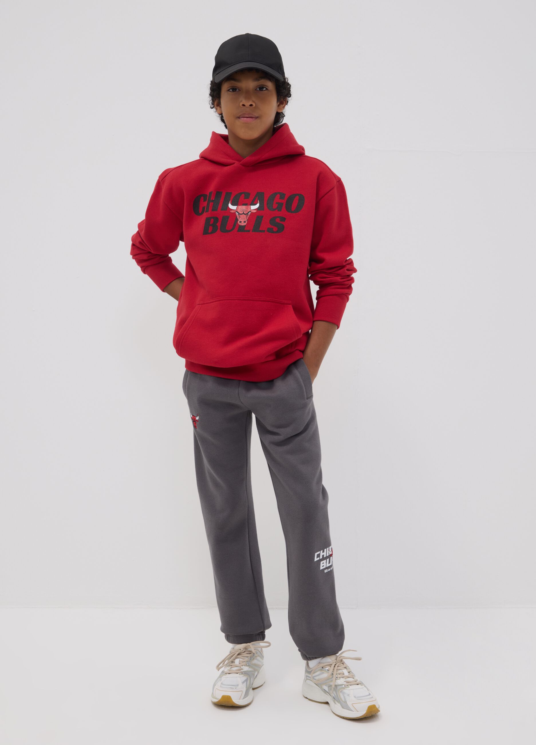 Grey cotton-blend track trousers with Chicago Bulls print