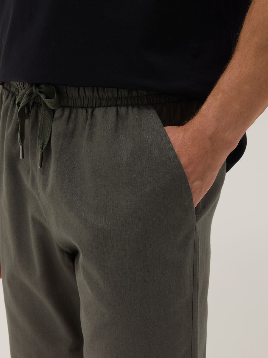 Green relaxed fit pajama trousers in cotton-linen blend_3