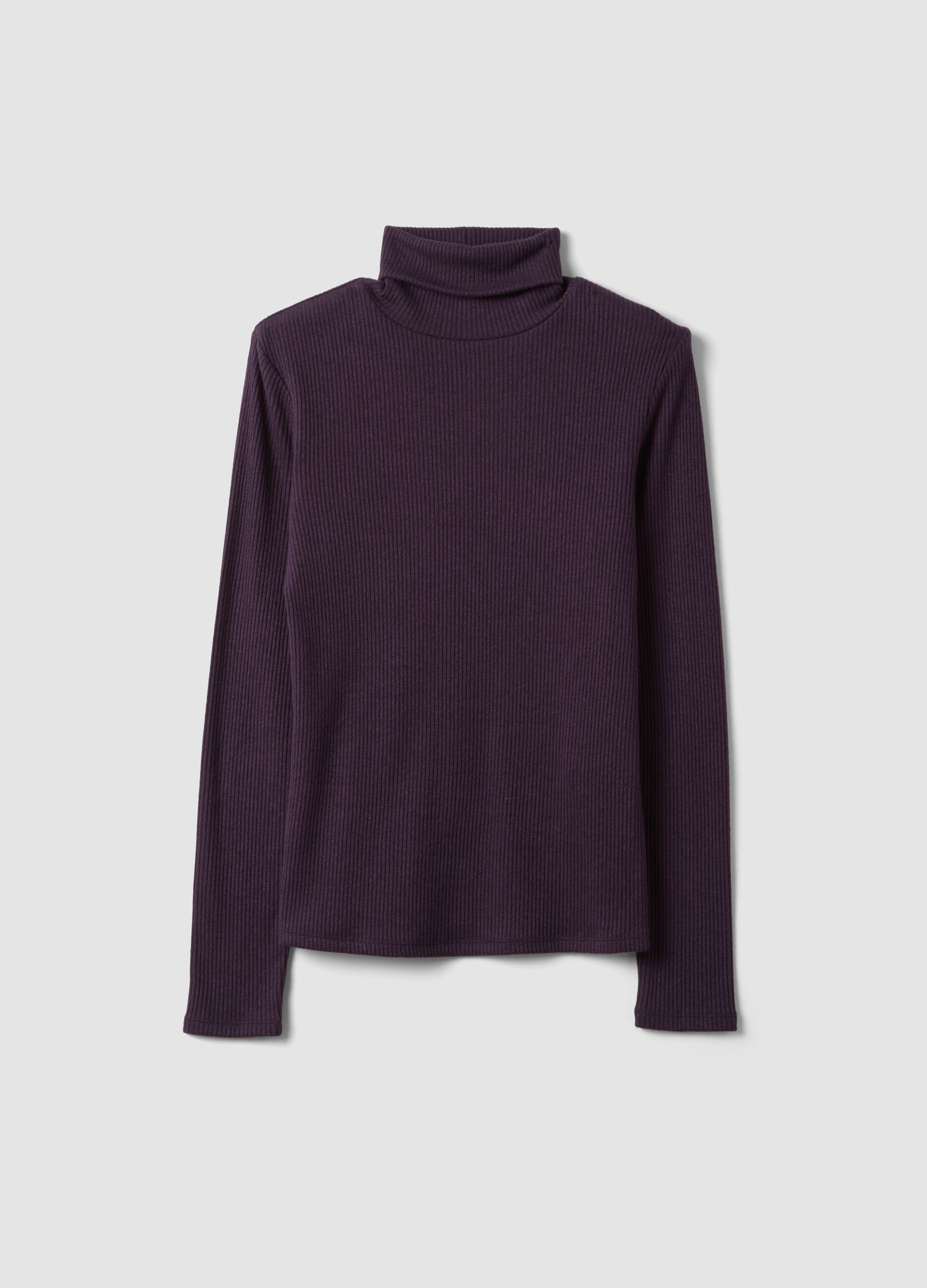 Maglia viola in misto viscosa a costine con girocollo